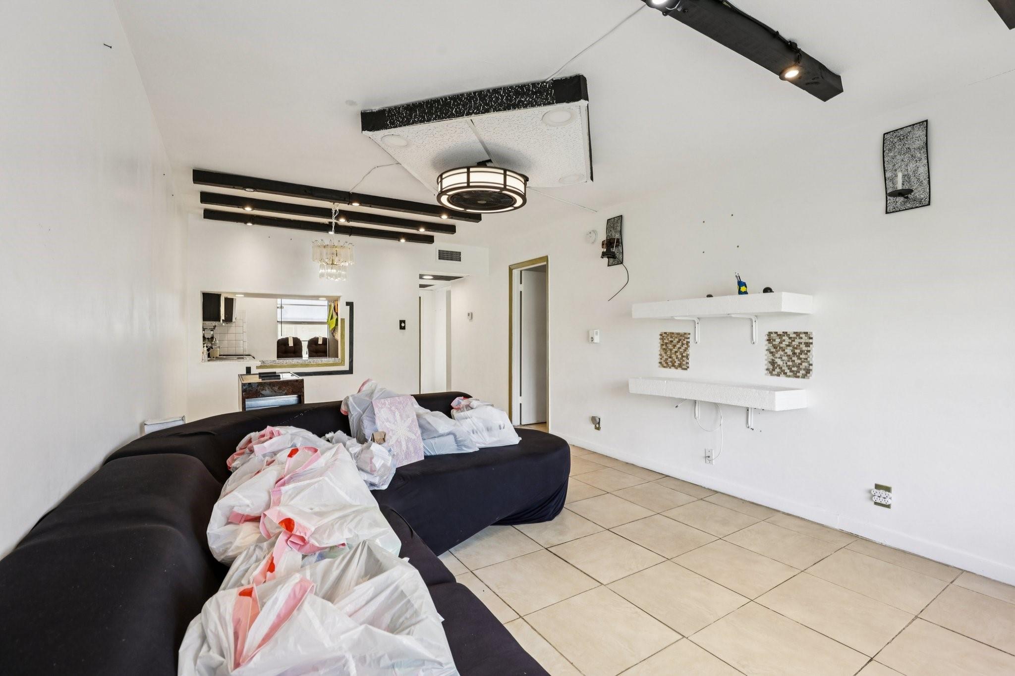 ORIOLE GOLF & TENNIS CLUB - Residential