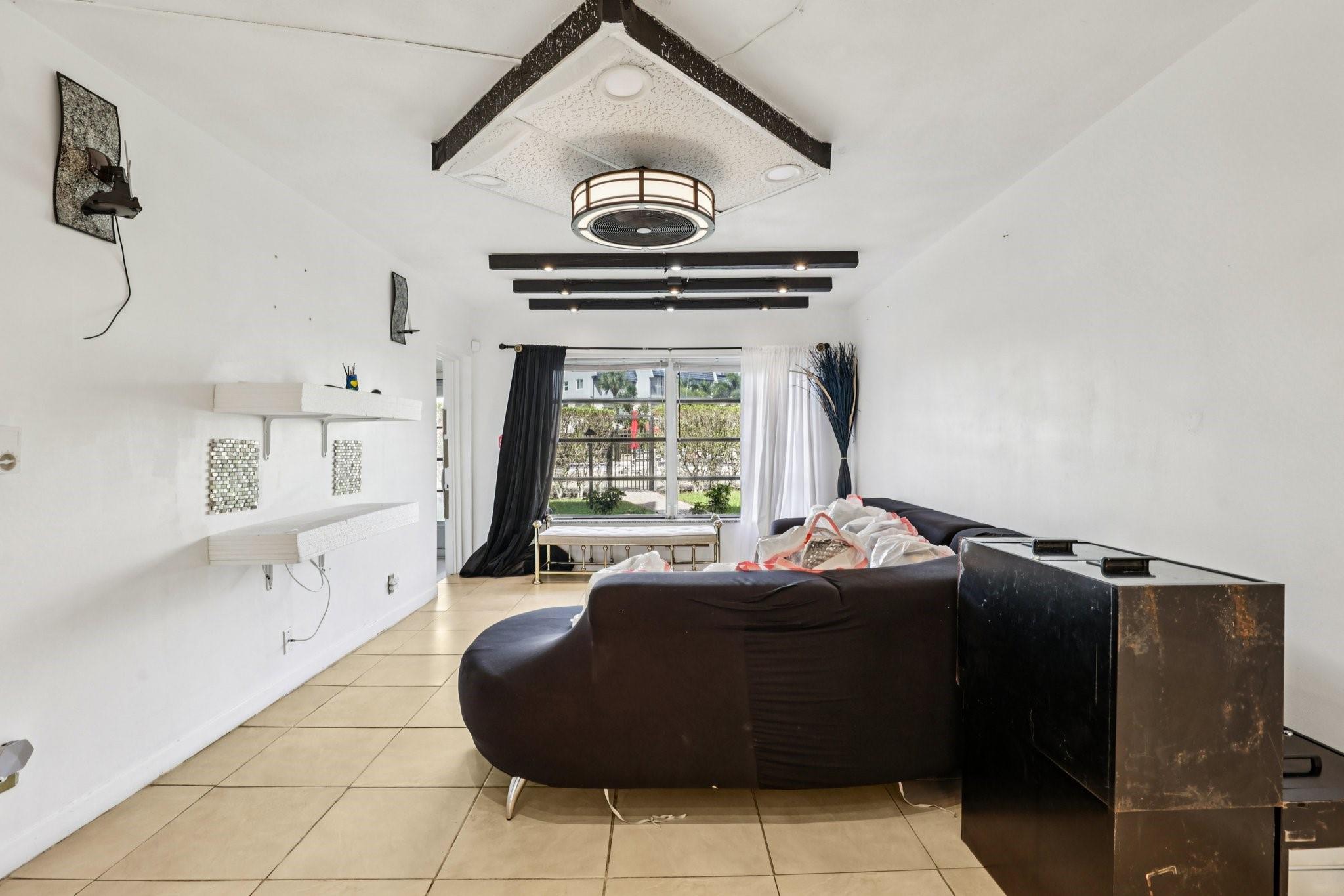 ORIOLE GOLF & TENNIS CLUB - Residential