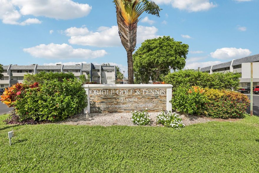 very nice unit located area in Margate with a Golf Course, with pool and many amenities such Billiard Room, BBQ/picnic area, club house, exercise room, exercise room, extra storages, library, exterior lighting, Shuffleboard.
Cable and internet included in the association fee!!