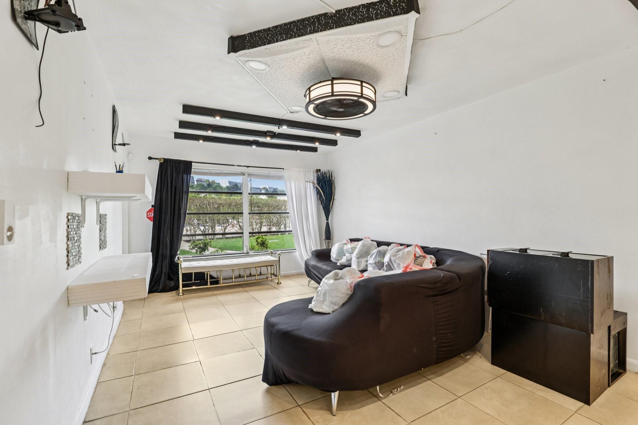 ORIOLE GOLF & TENNIS CLUB - Residential