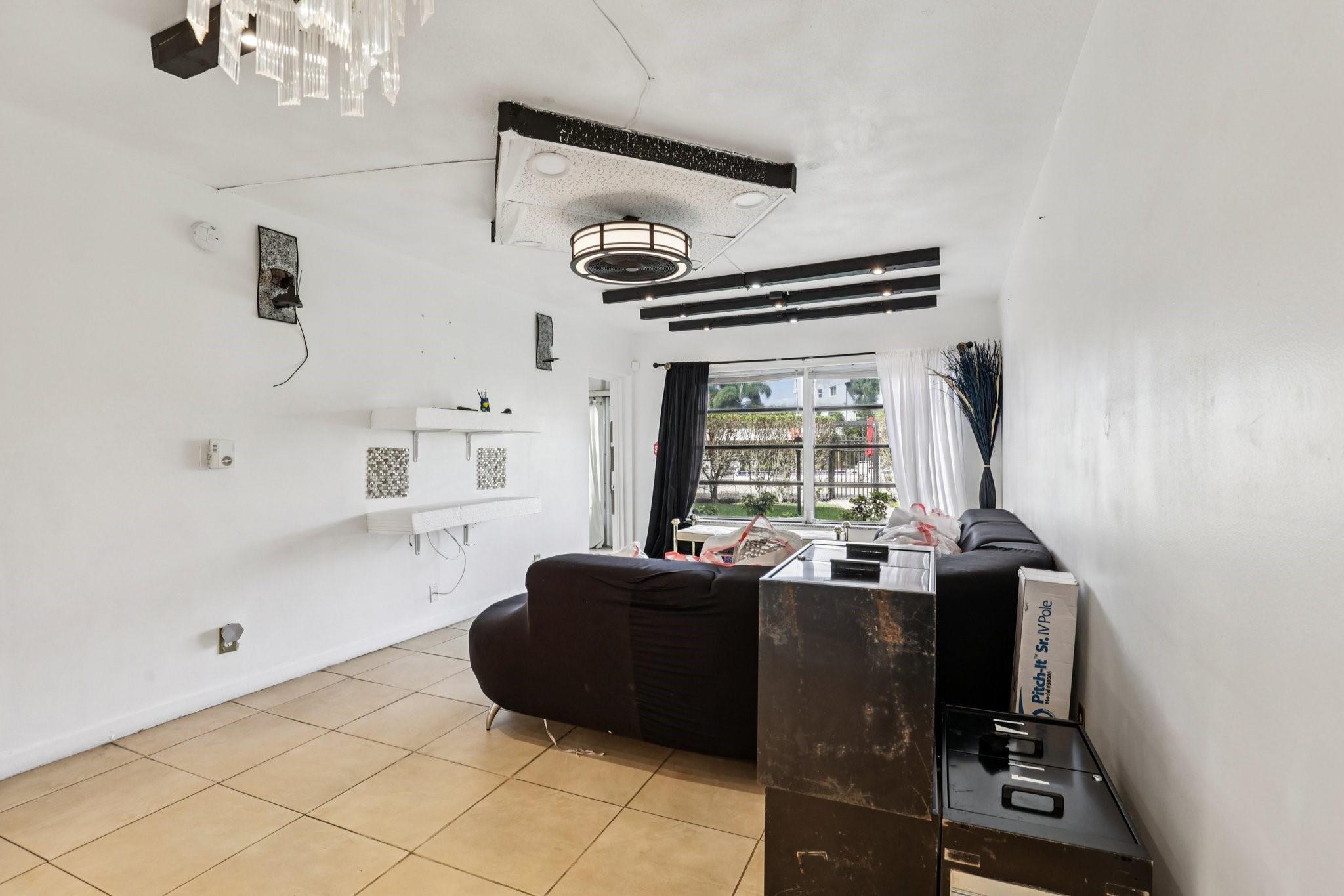 ORIOLE GOLF & TENNIS CLUB - Residential