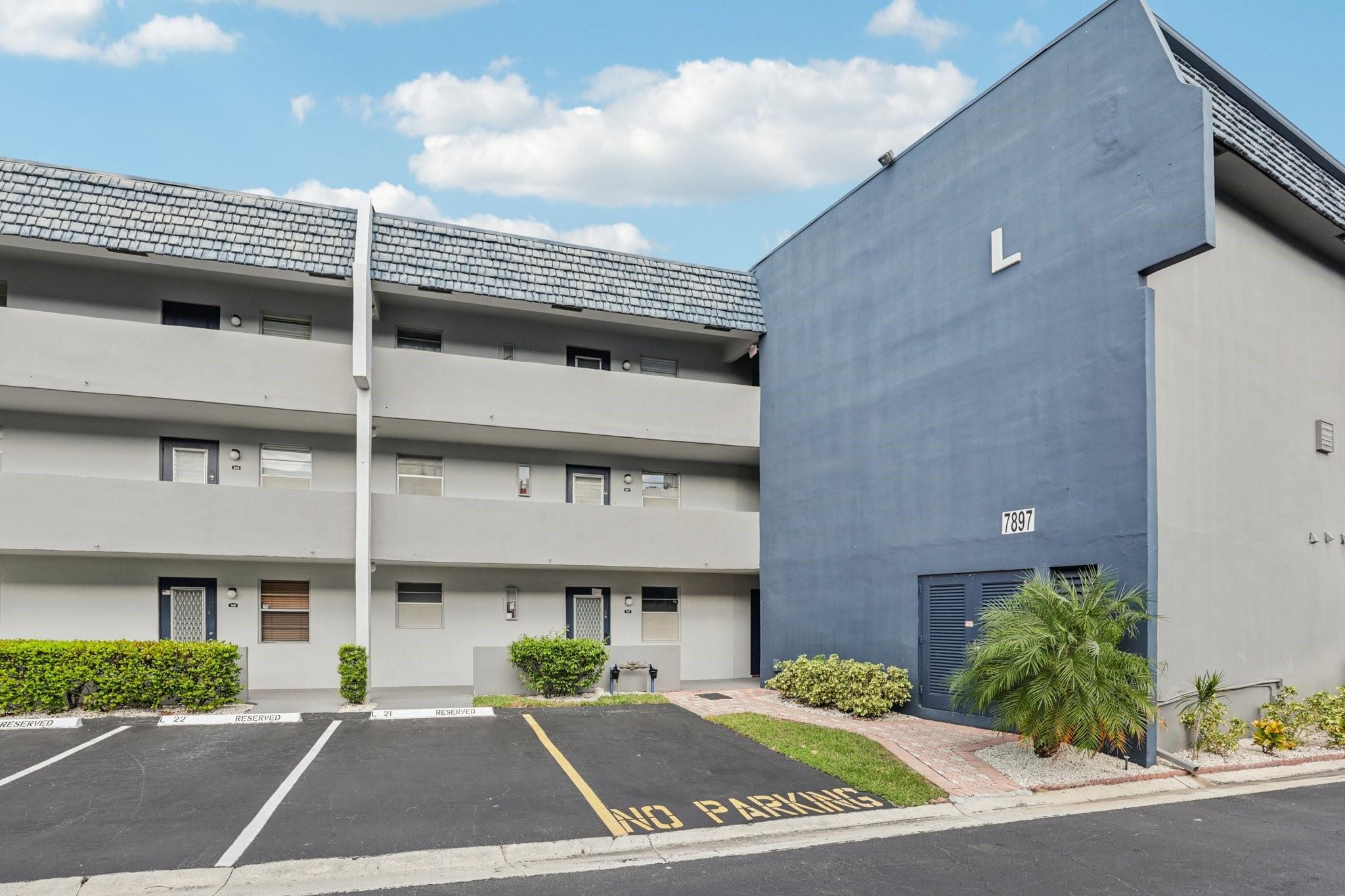 ORIOLE GOLF & TENNIS CLUB - Residential