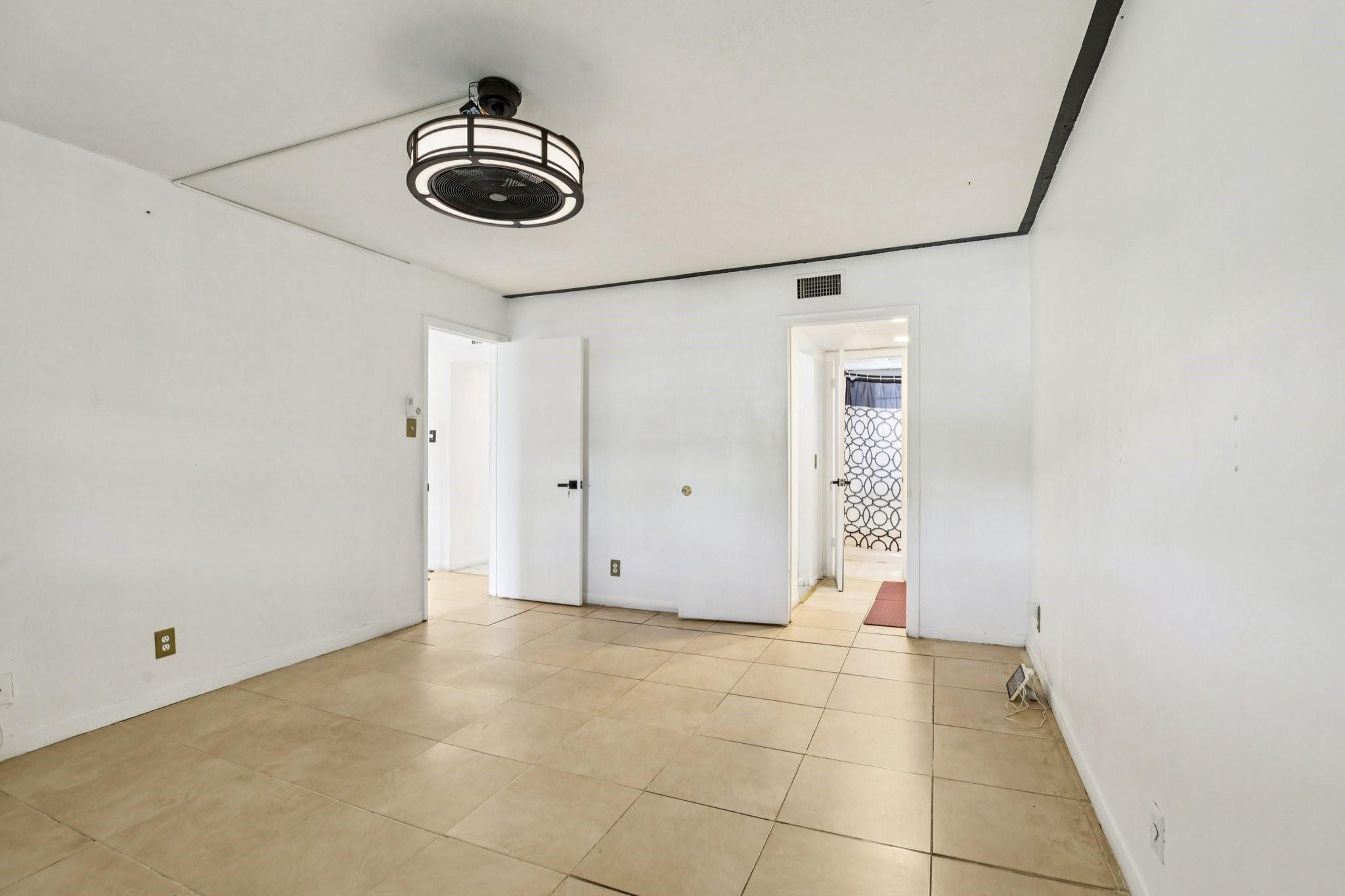 ORIOLE GOLF & TENNIS CLUB - Residential