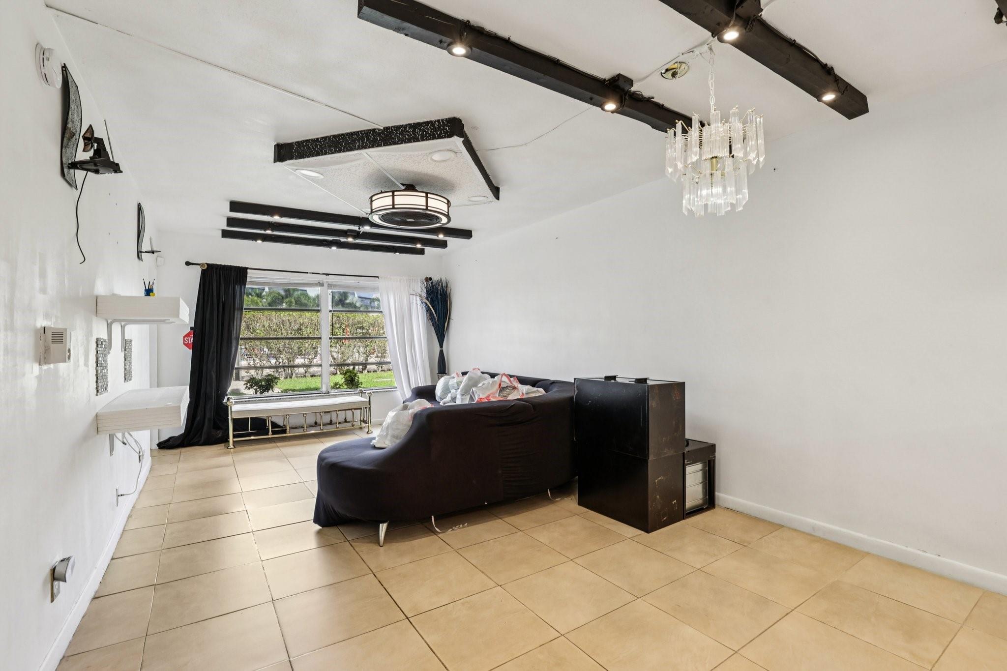 ORIOLE GOLF & TENNIS CLUB - Residential