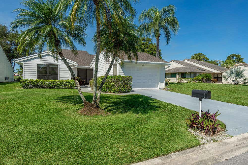 Photo of 6672 S Pine Court, Palm Beach Gardens, FL 33418 (MLS # B26034301)