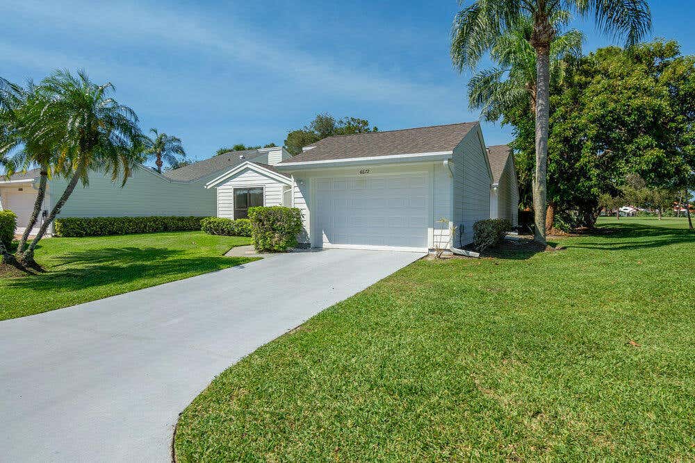 Photo of 6672 S Pine Court, Palm Beach Gardens, FL 33418 (MLS # B26034301)