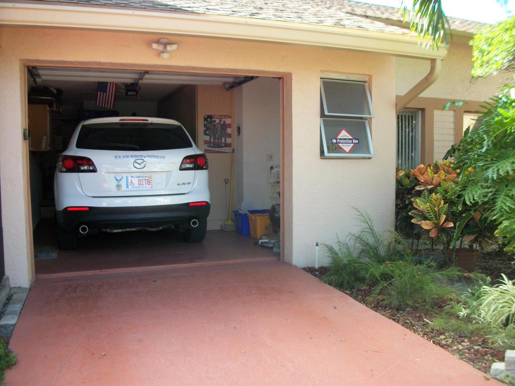 WHISPER WALK SEC C CONDO - Residential