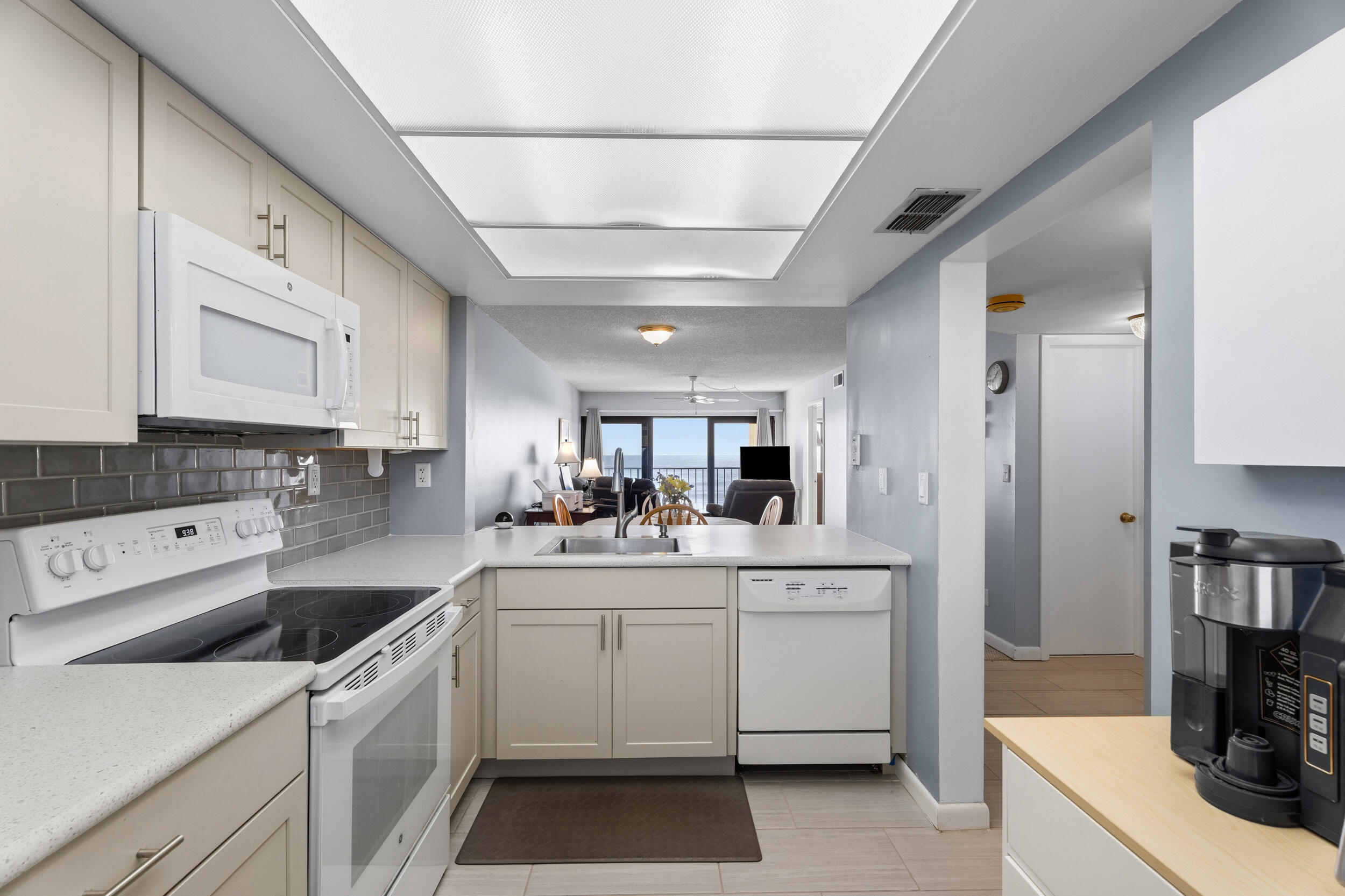 10310 S Ocean Drive 609