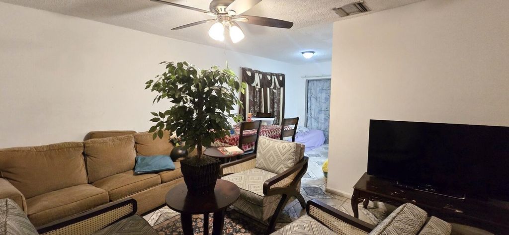 Photo of 233 SE 26th Avenue, Boynton Beach, FL 33435 (MLS # B26015691)