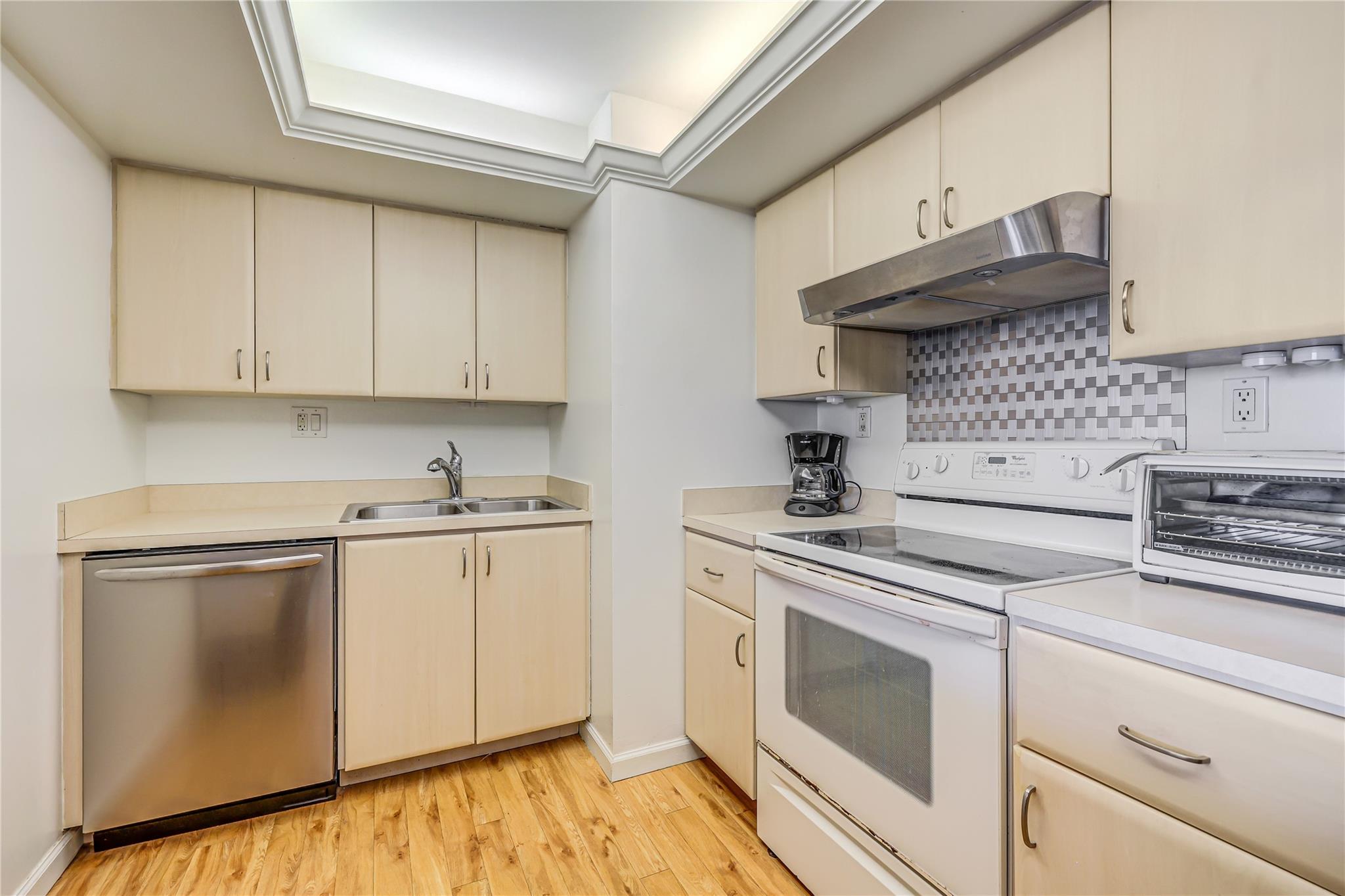 Silver Thatch Atlantic Pl - Residential Lease