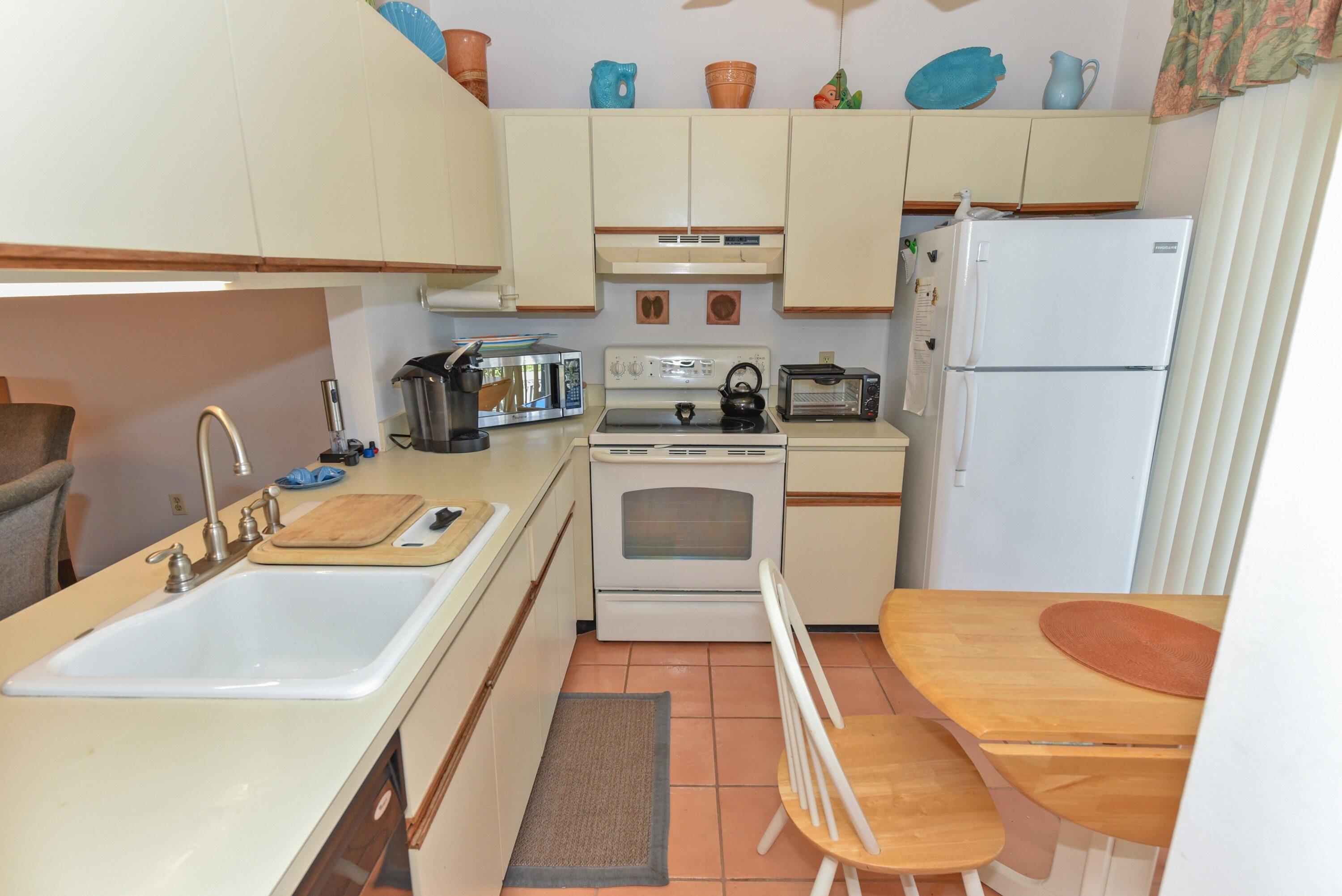 1637 NE Nautical Place 802