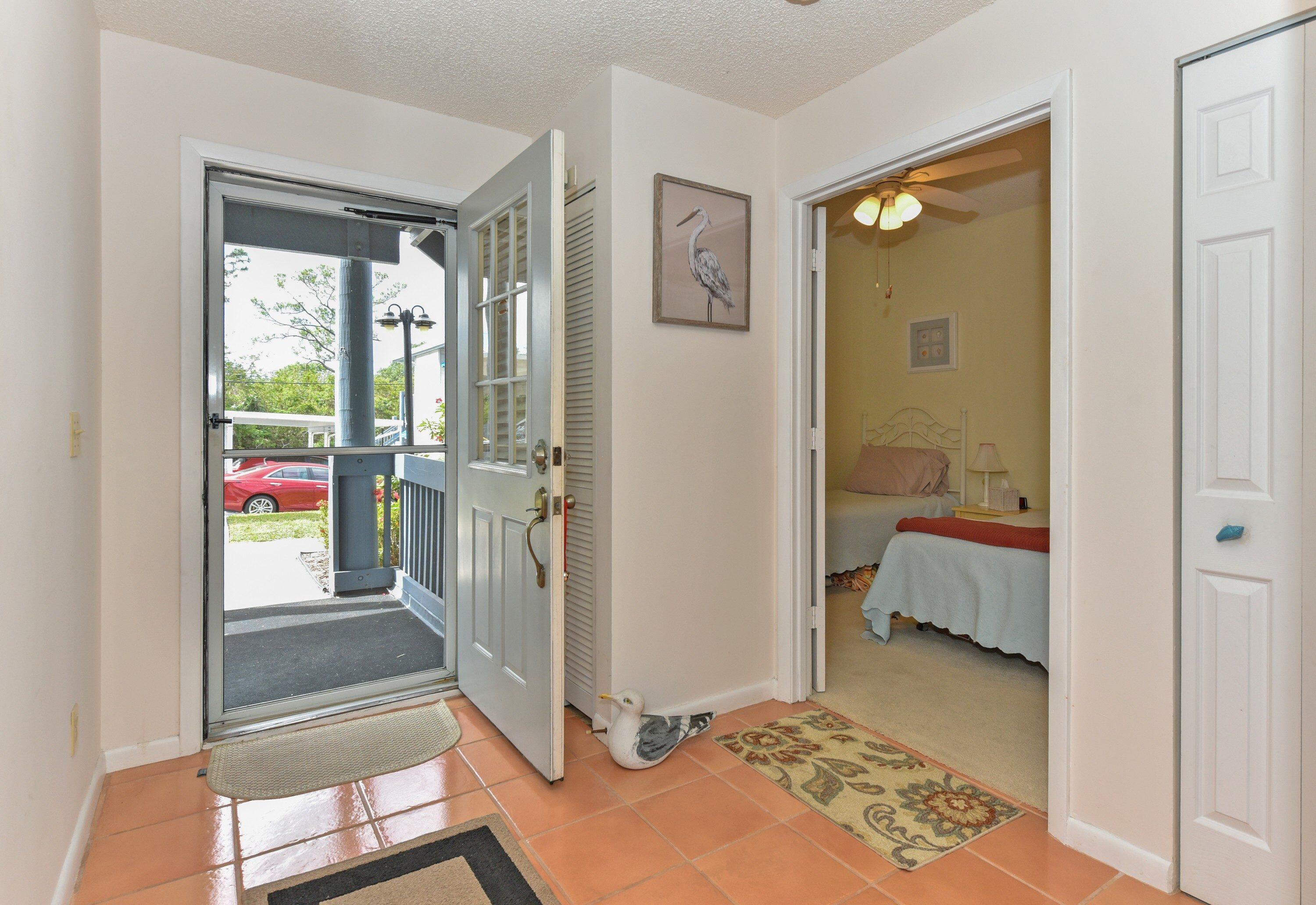 1637 NE Nautical Place 802