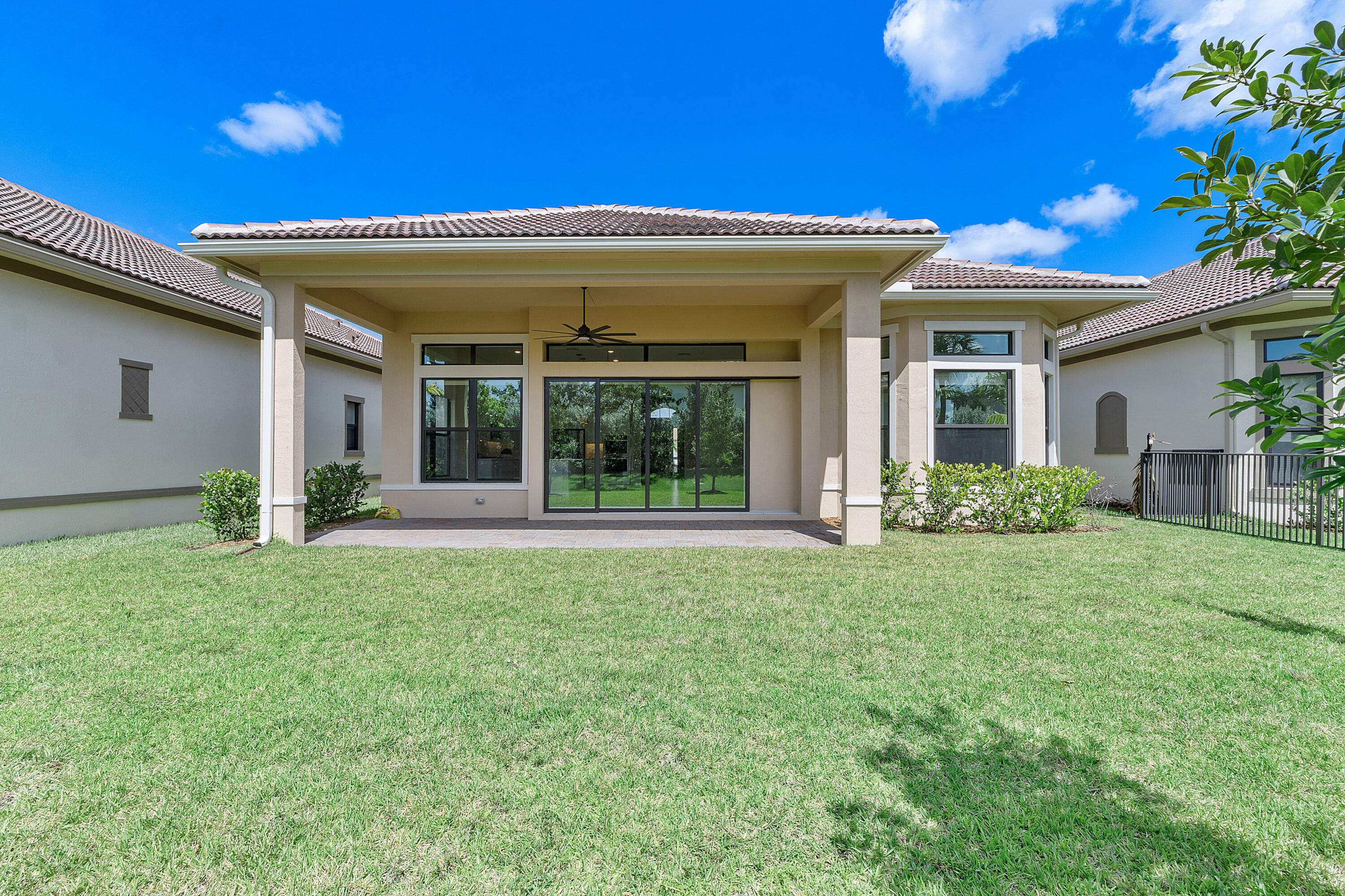 PARKLAND ROYALE - Residential