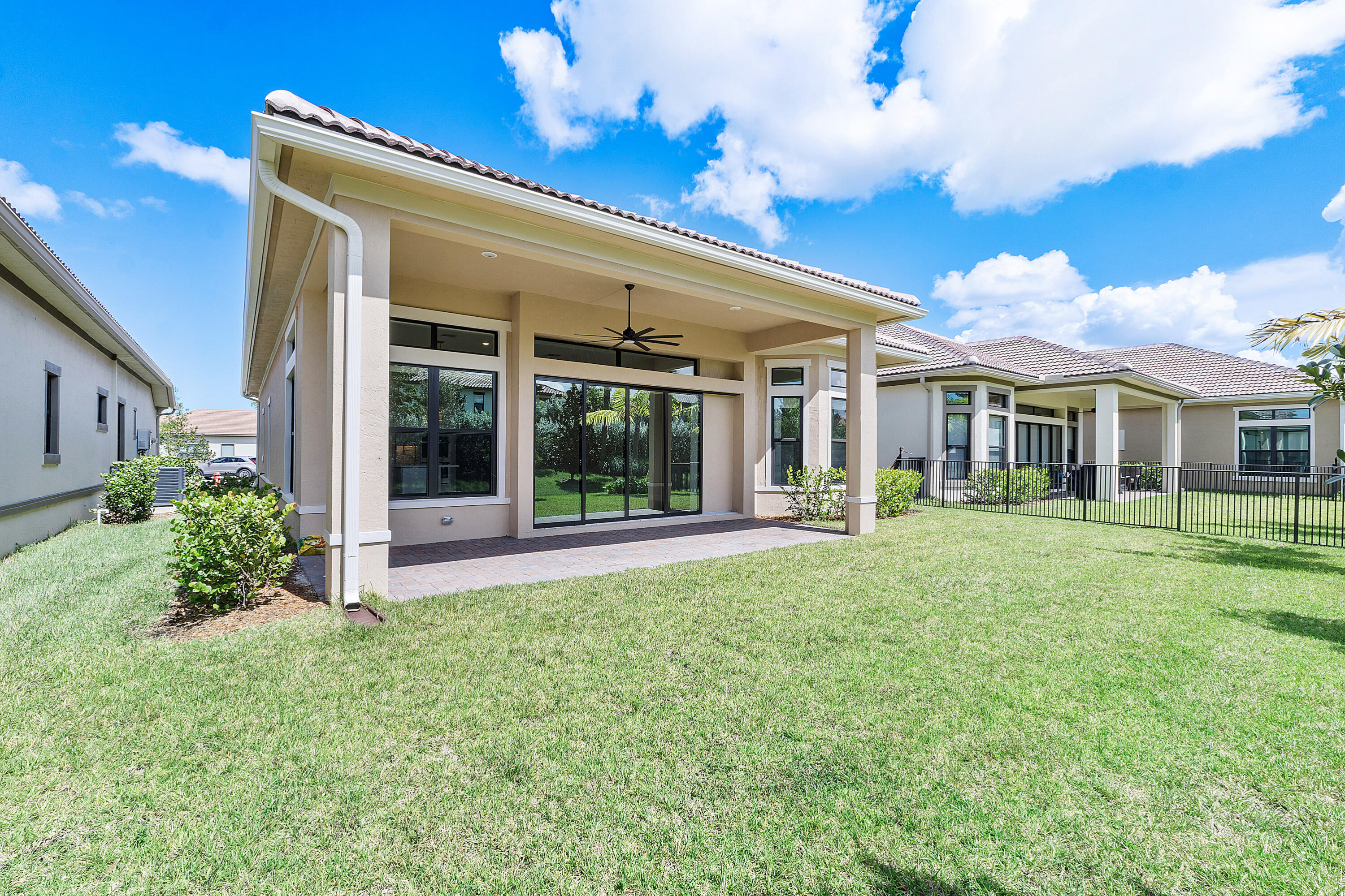 PARKLAND ROYALE - Residential