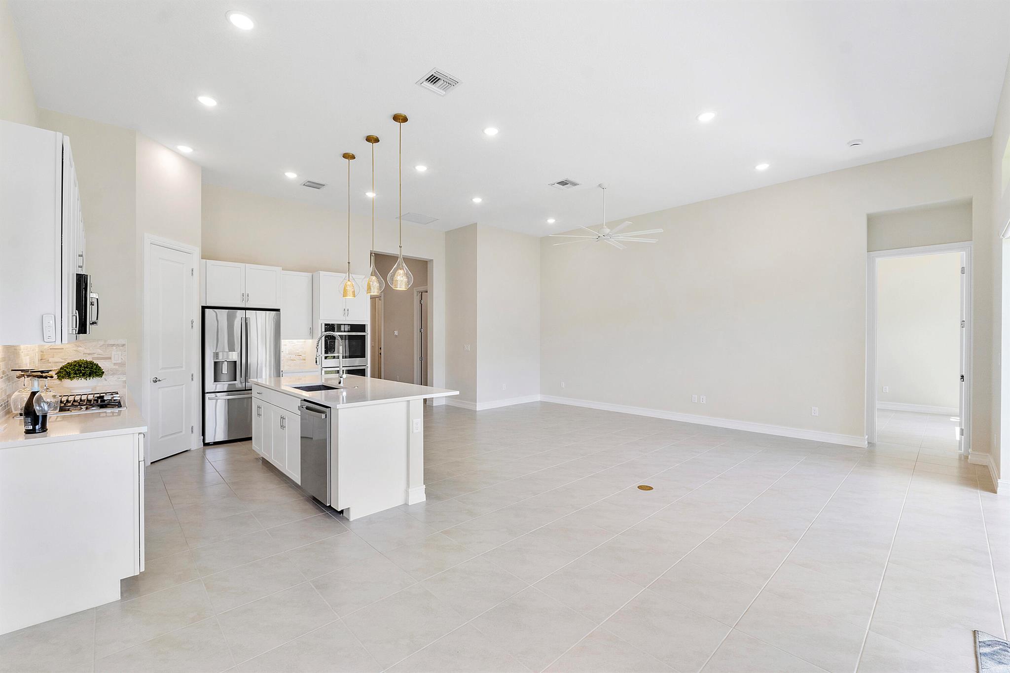 PARKLAND ROYALE - Residential