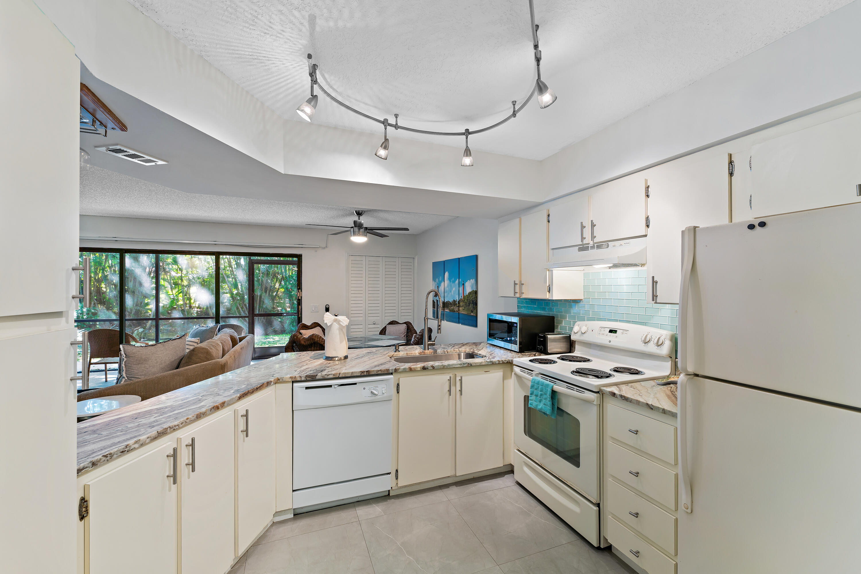 SEA RISE CONDO - Residential Lease