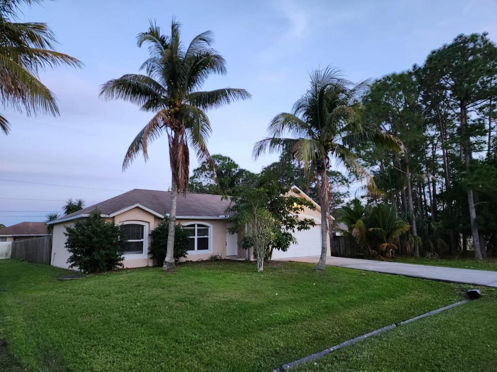 Photo of 1255 SW Byron Street, Port Saint Lucie, FL 34983 (MLS # R10951440)
