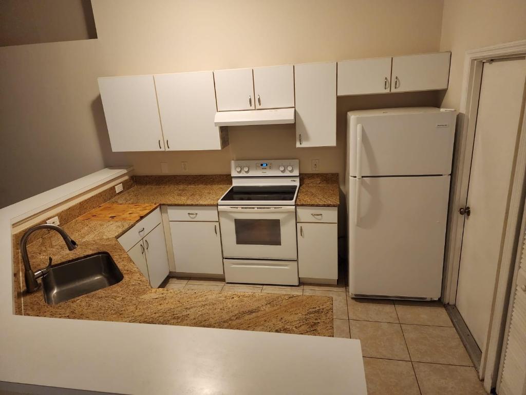 Photo of 1255 SW Byron Street, Port Saint Lucie, FL 34983 (MLS # R10951440)