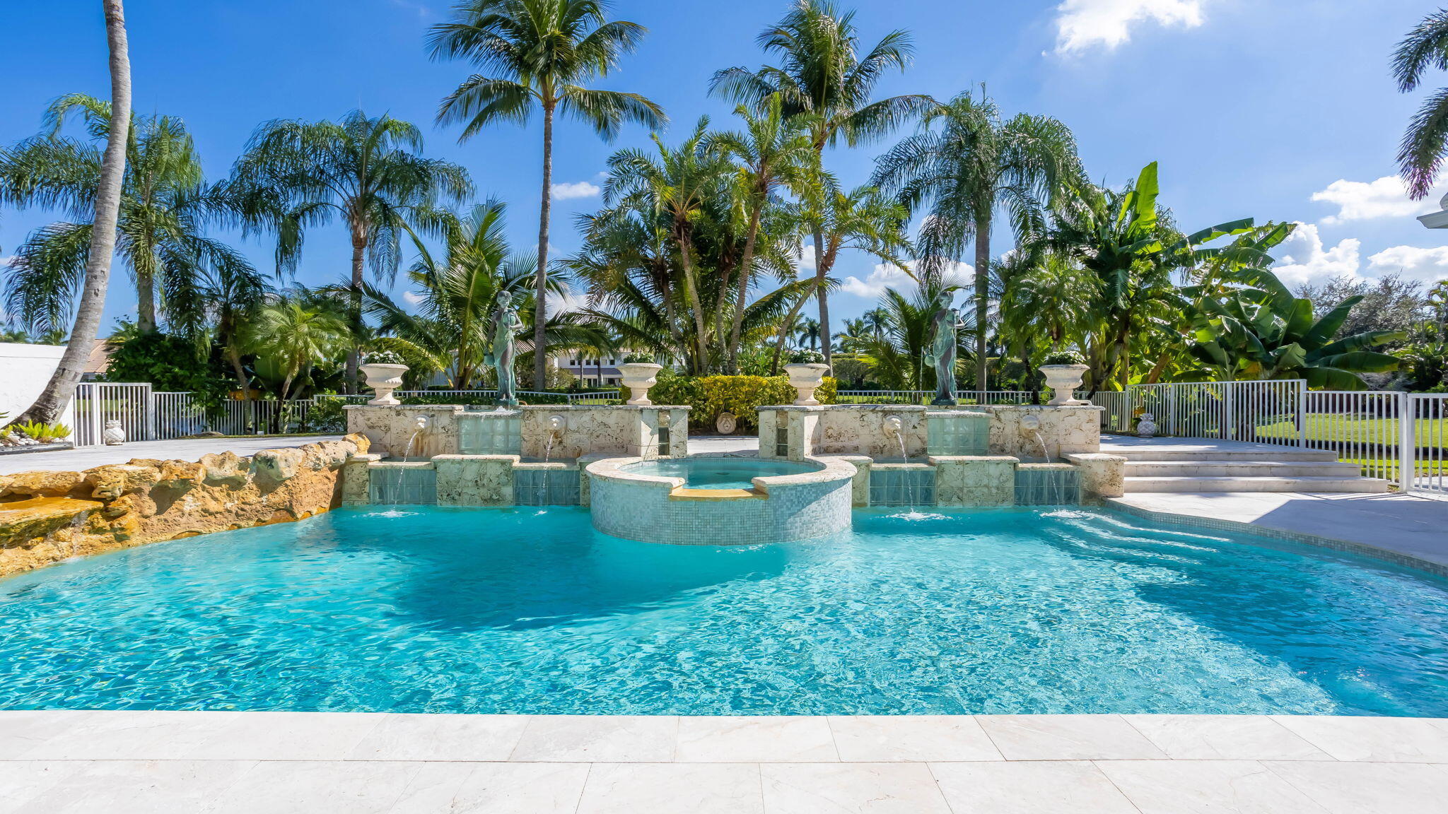 HOLLOWS / POLO CLUB - Residential