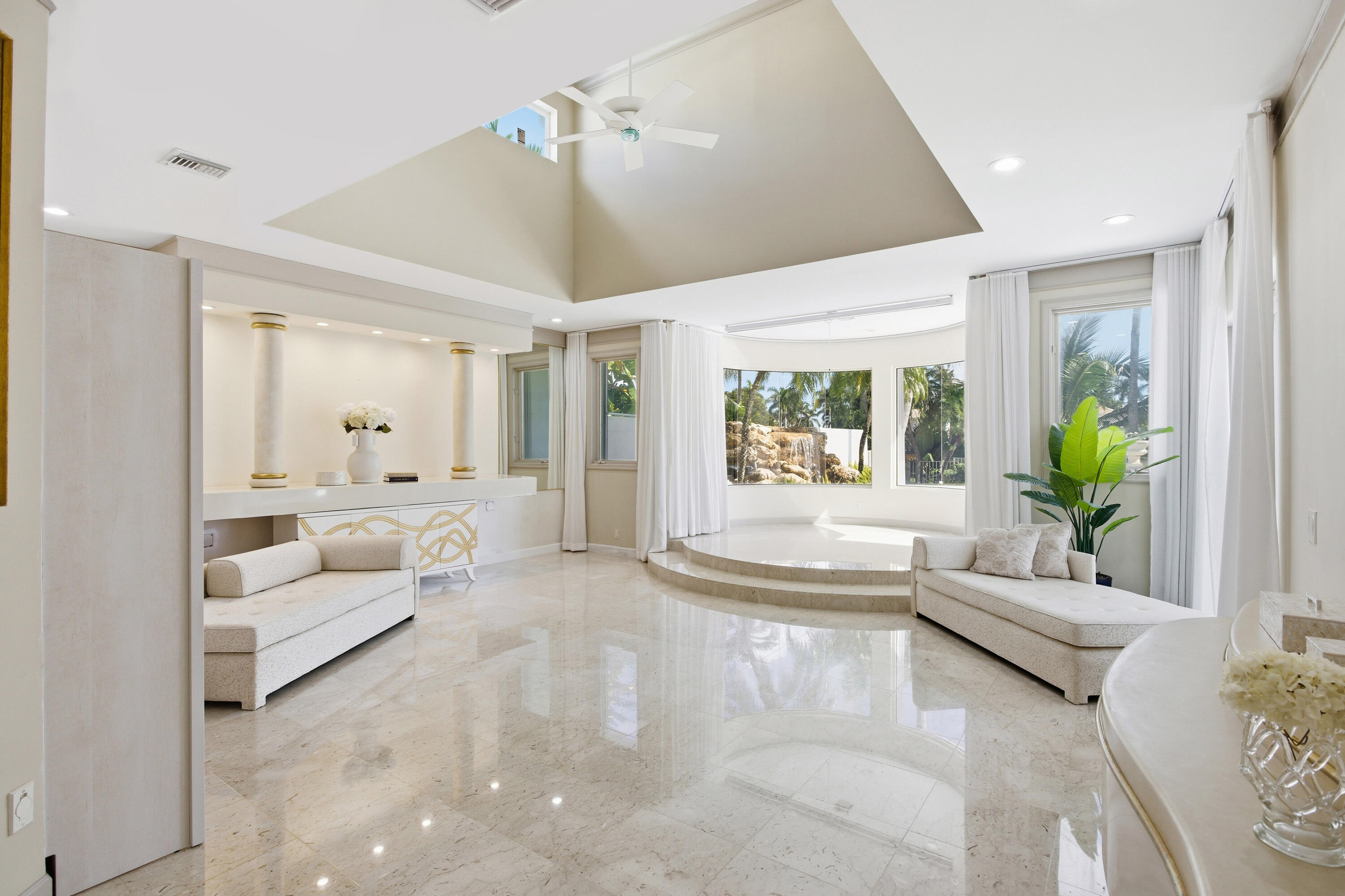 HOLLOWS / POLO CLUB - Residential