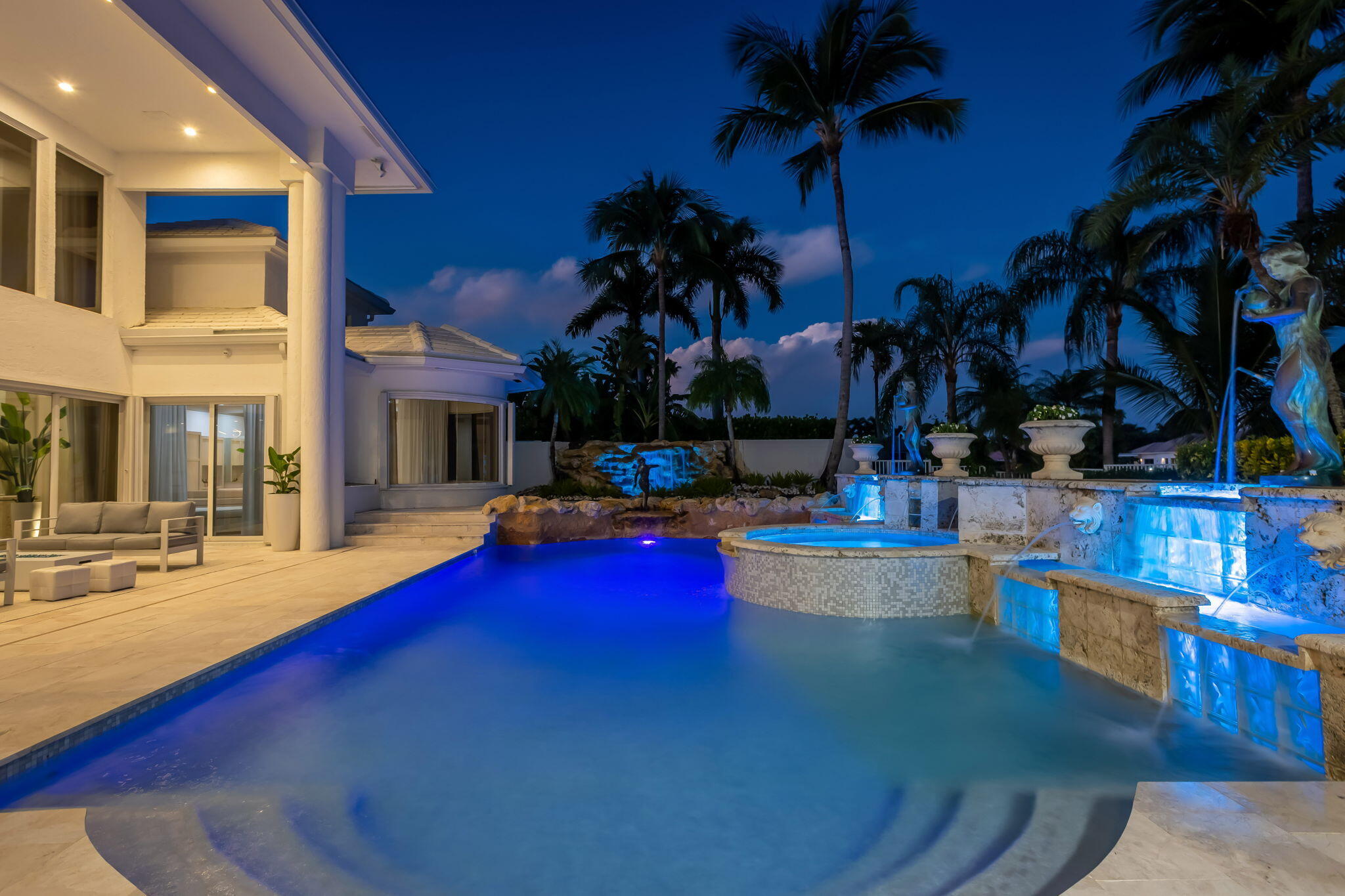 HOLLOWS / POLO CLUB - Residential