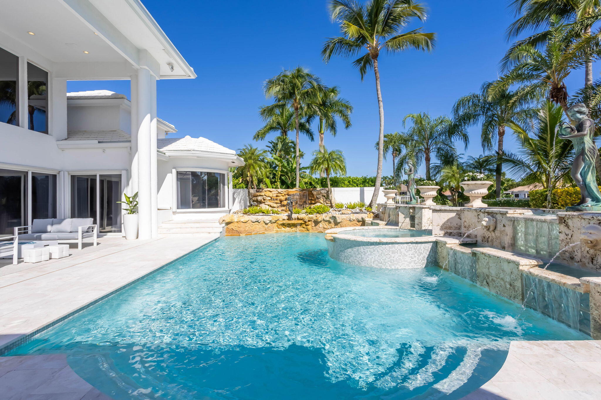 HOLLOWS / POLO CLUB - Residential