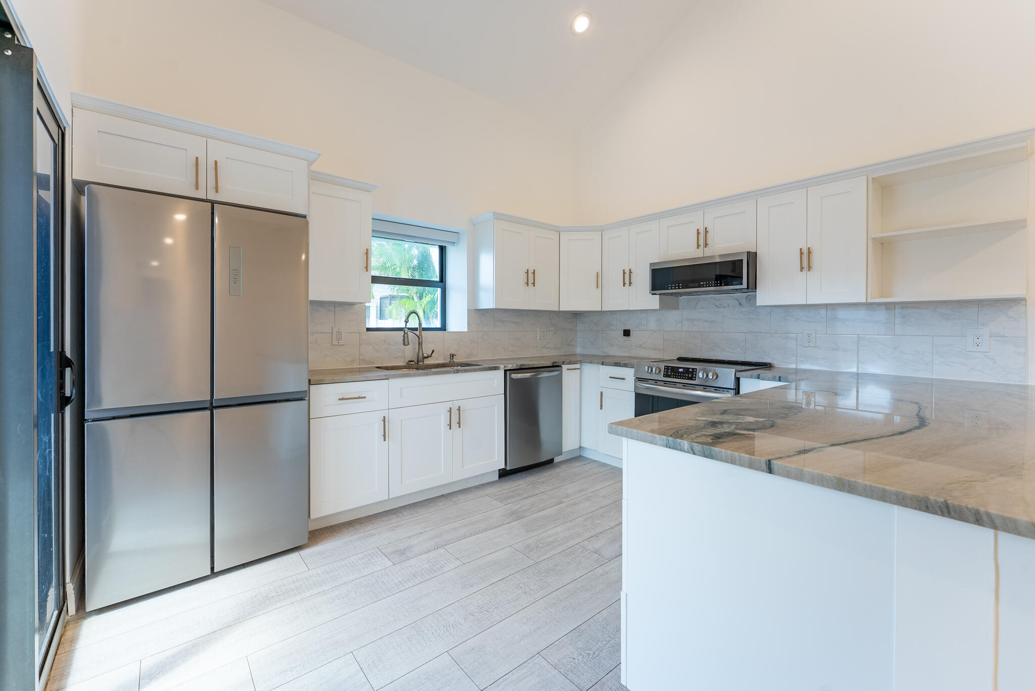 SUMMER WINDS OF JUPITER - Residential Lease