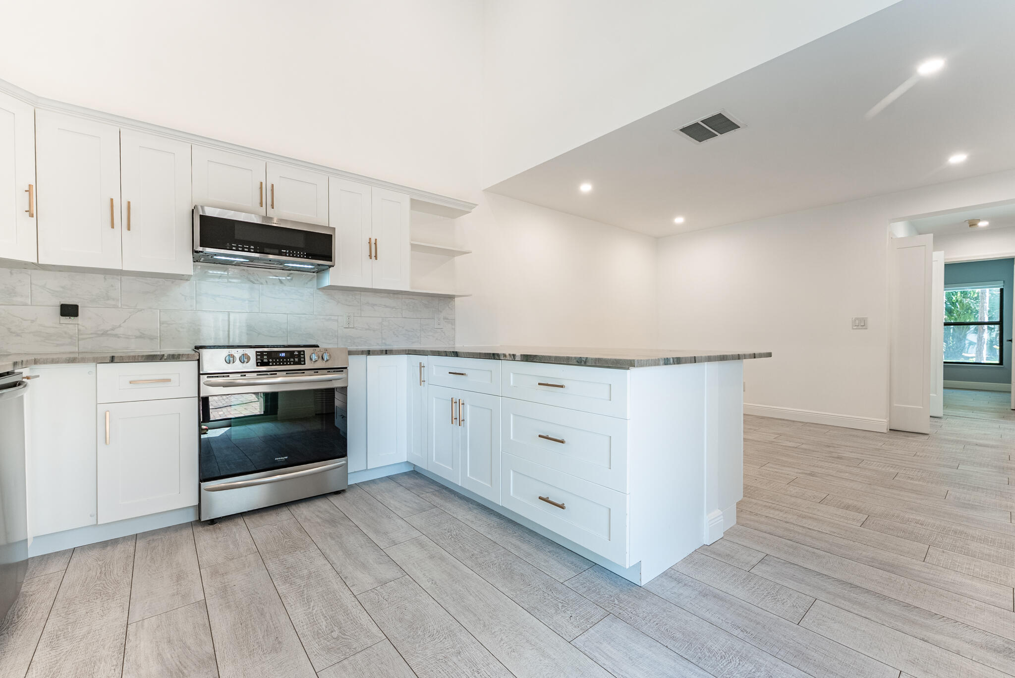 SUMMER WINDS OF JUPITER - Residential Lease