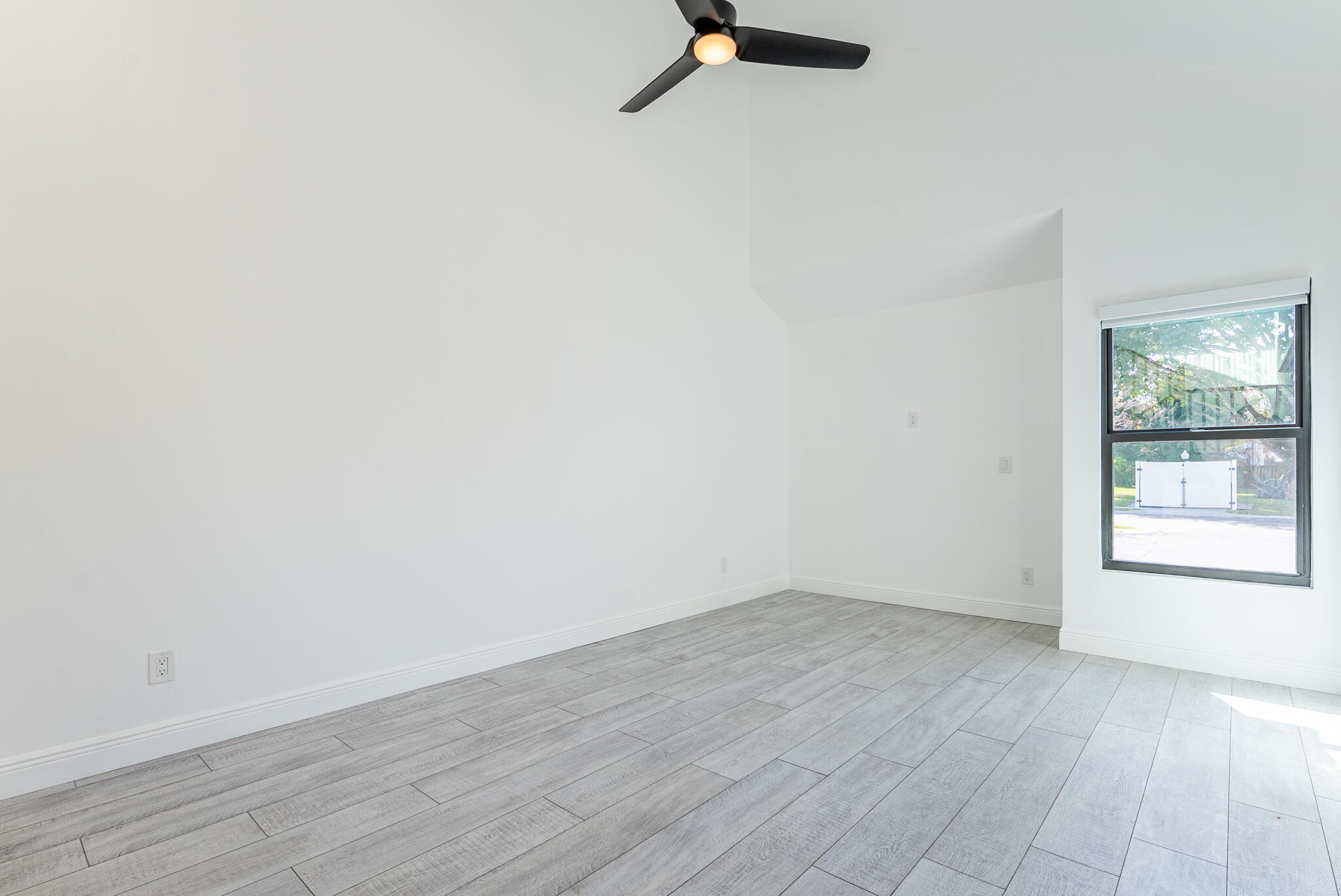 SUMMER WINDS OF JUPITER - Residential Lease