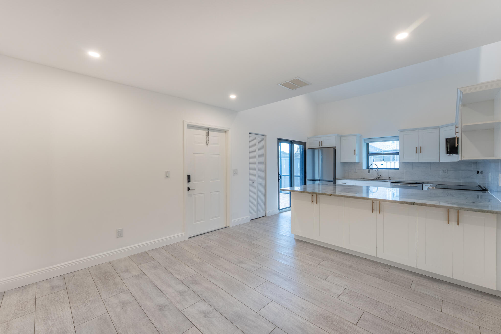 SUMMER WINDS OF JUPITER - Residential Lease