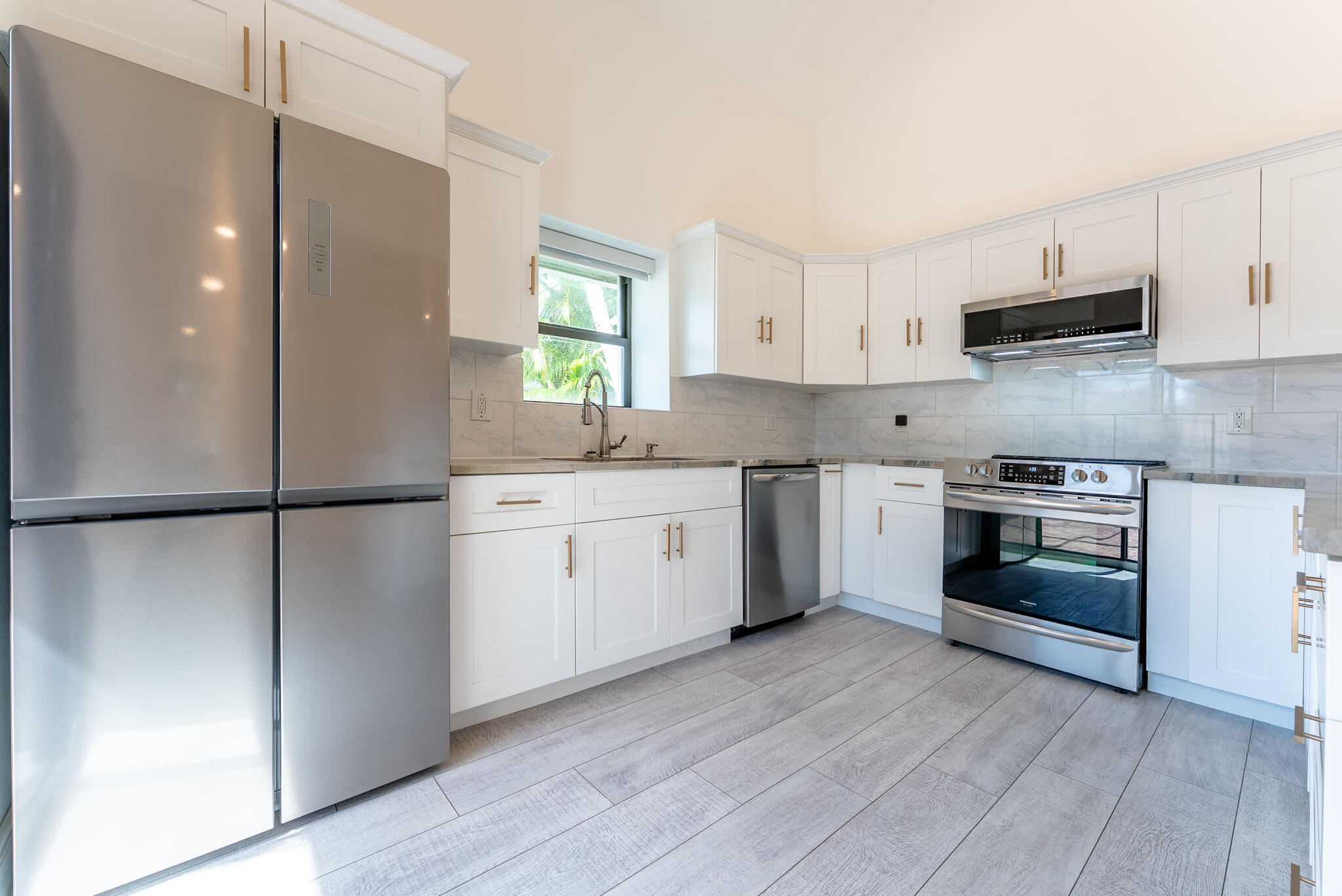 SUMMER WINDS OF JUPITER - Residential Lease