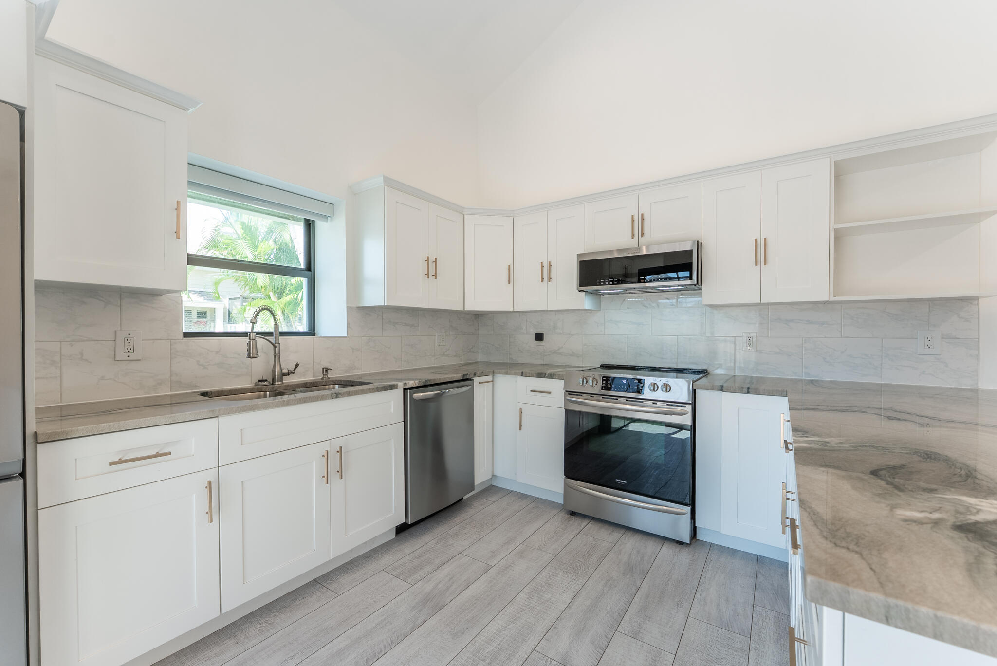 SUMMER WINDS OF JUPITER - Residential Lease