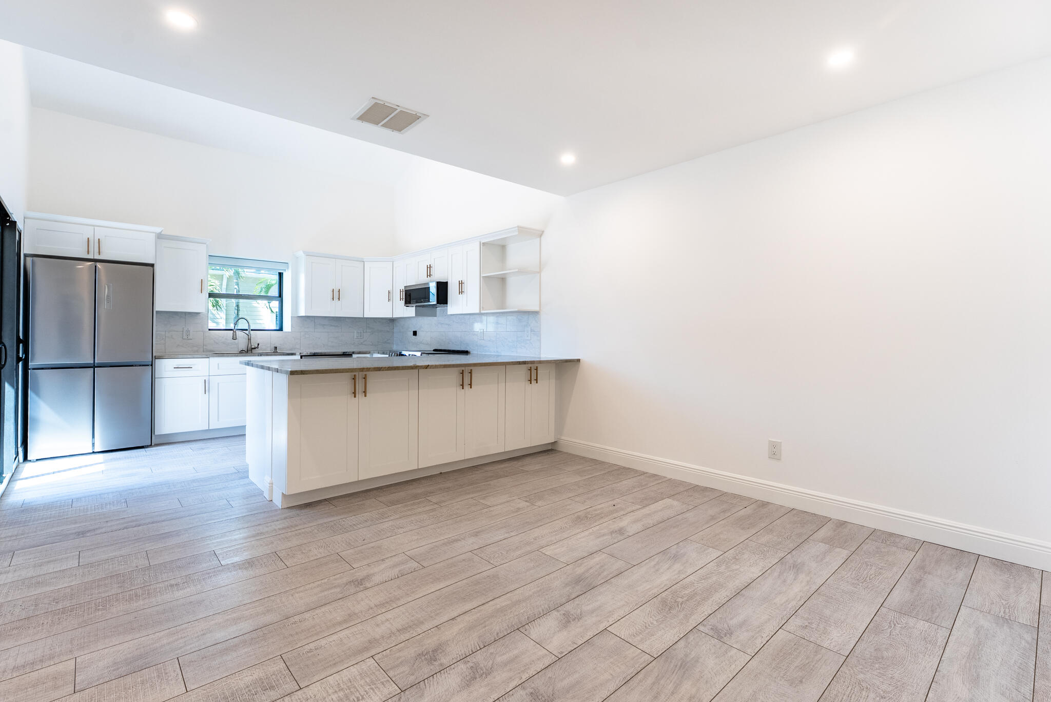 SUMMER WINDS OF JUPITER - Residential Lease