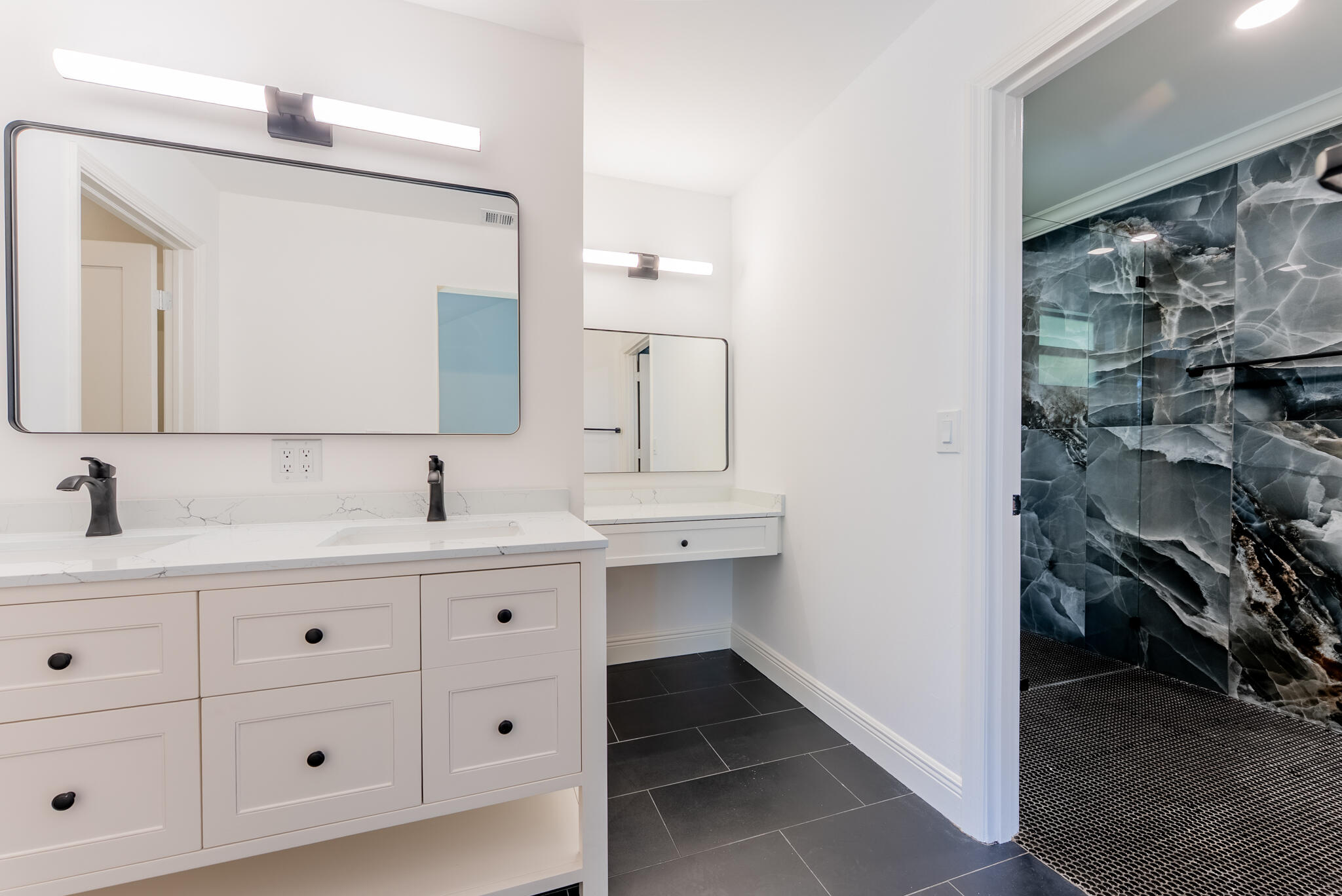 SUMMER WINDS OF JUPITER - Residential Lease