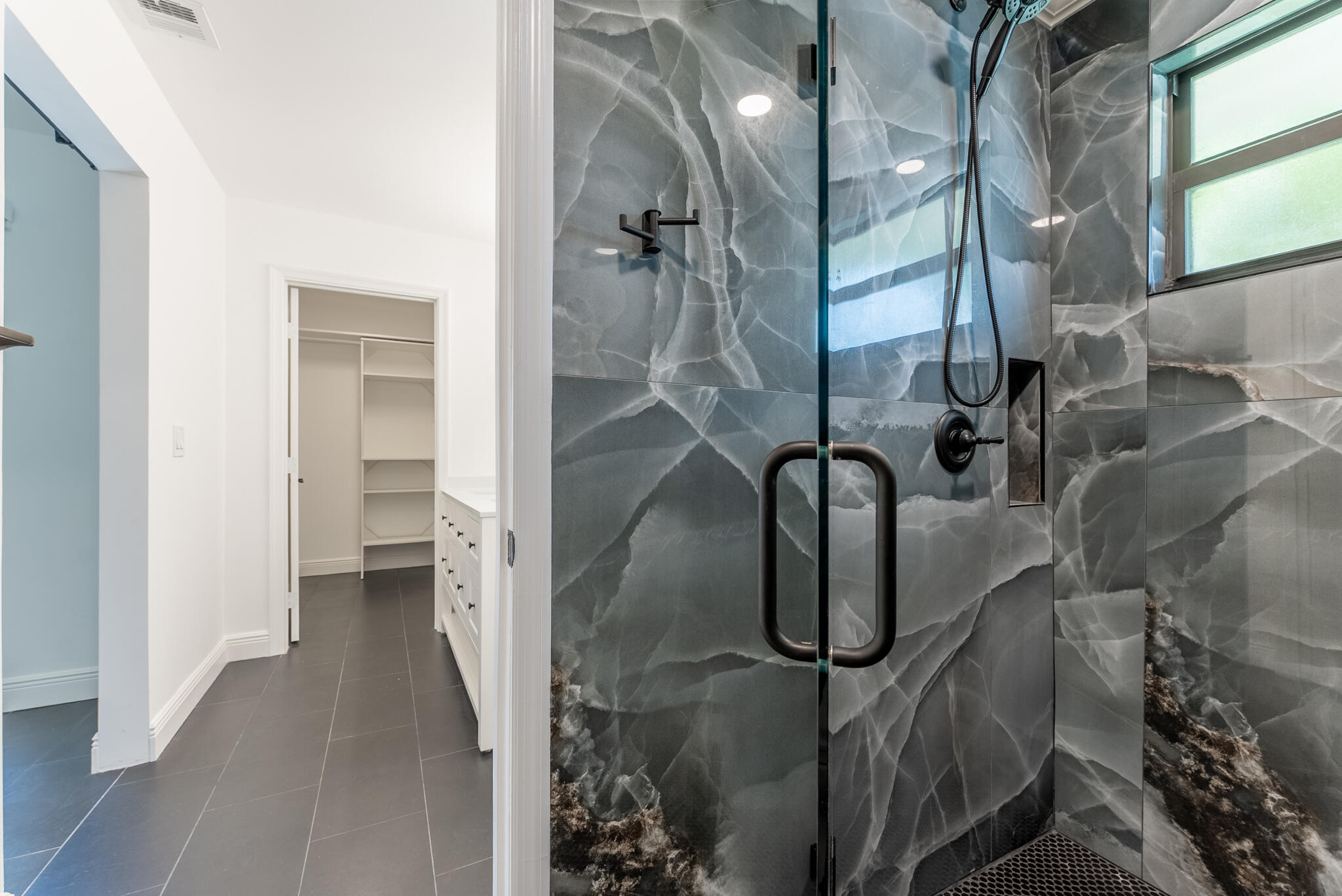 SUMMER WINDS OF JUPITER - Residential Lease