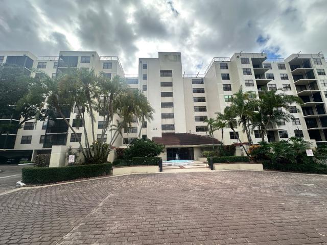 LAKE EMERALD CONDOMINIUM - Residential