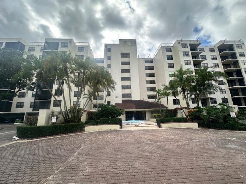 Photo of 105 Lake Emerald Drive #810, Oakland Park, FL 33309 (MLS # R11138352)