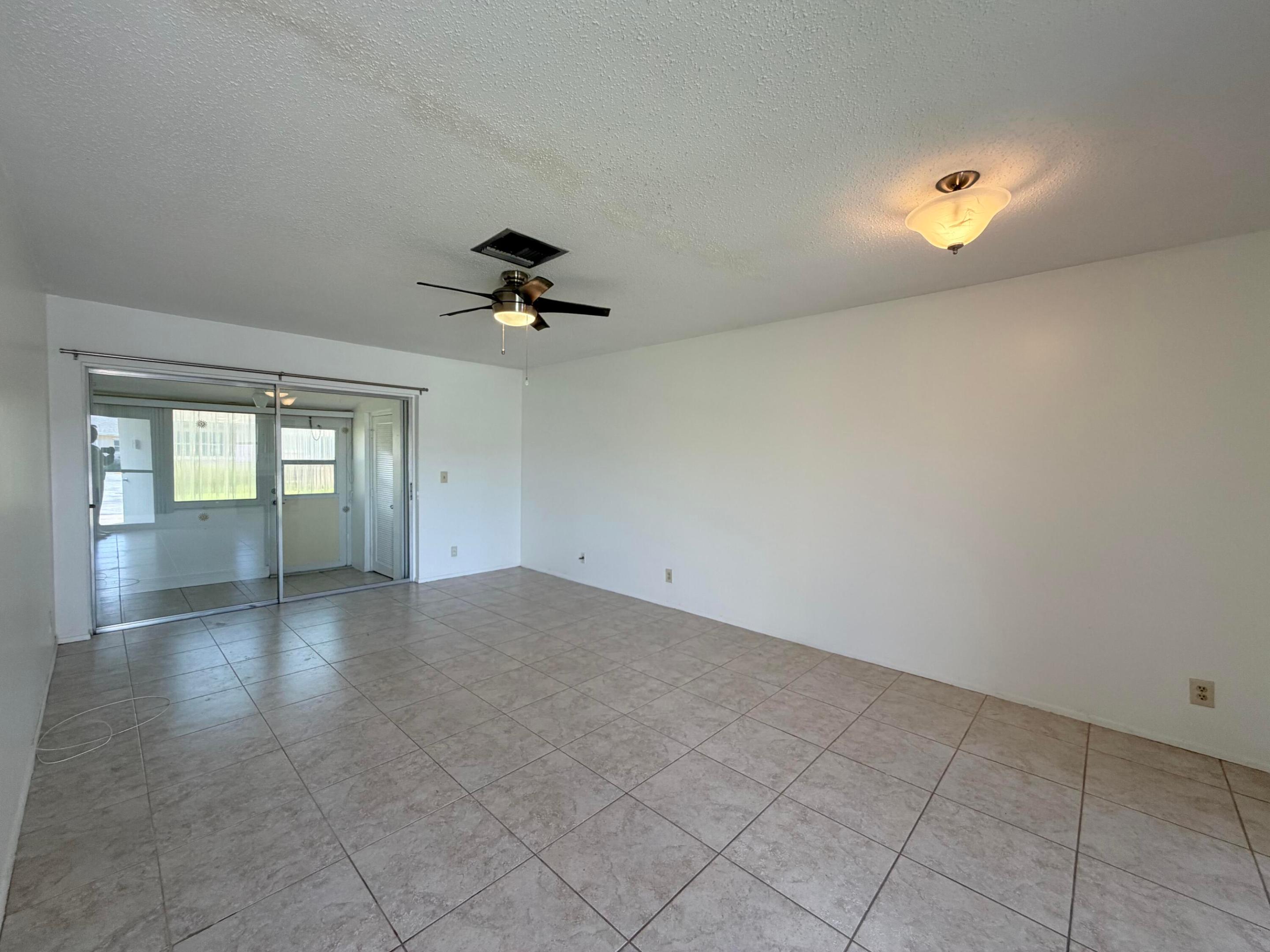 CRESTHAVEN VILLAS CONDO 27 - Residential Lease