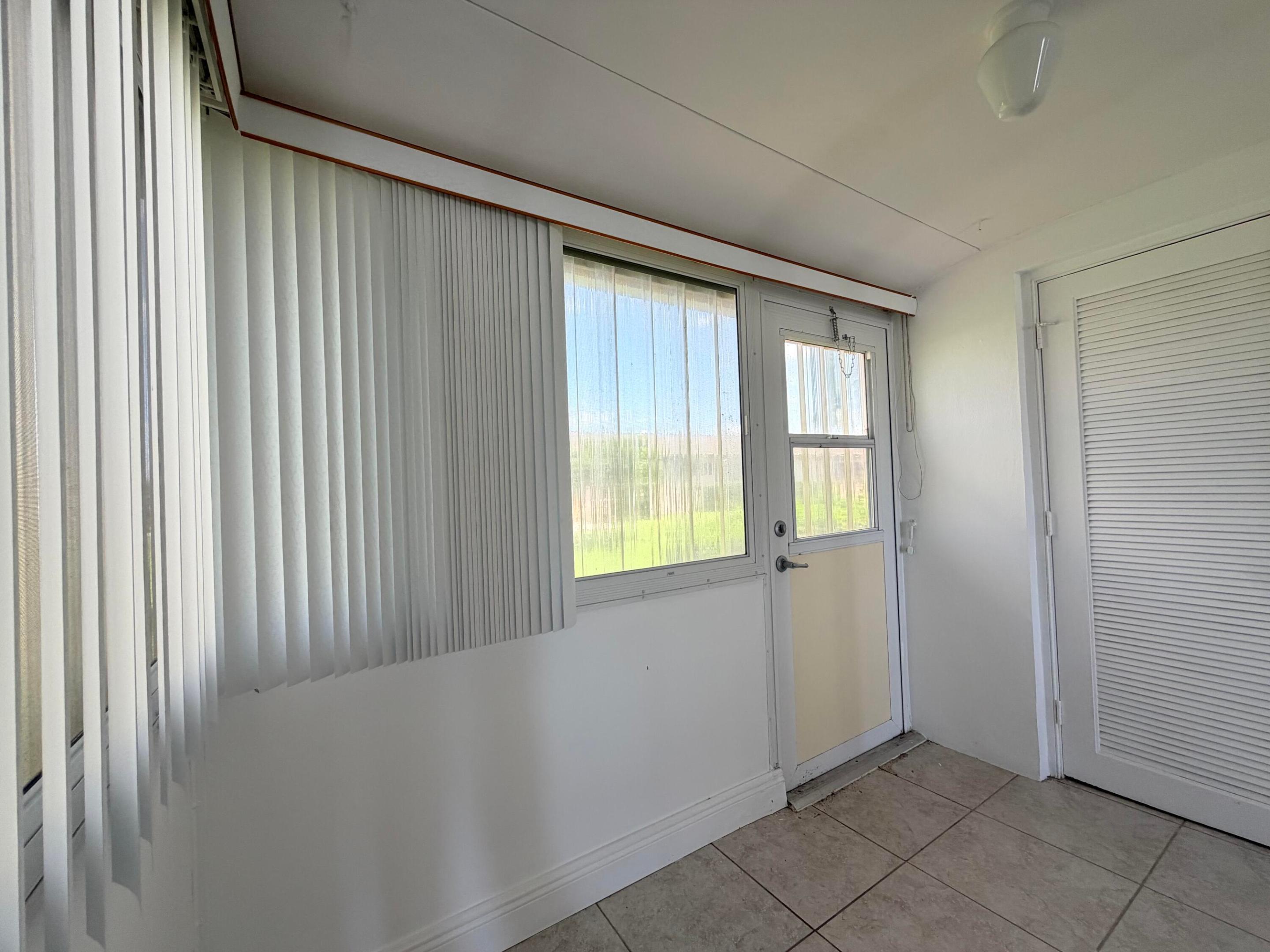 CRESTHAVEN VILLAS CONDO 27 - Residential Lease