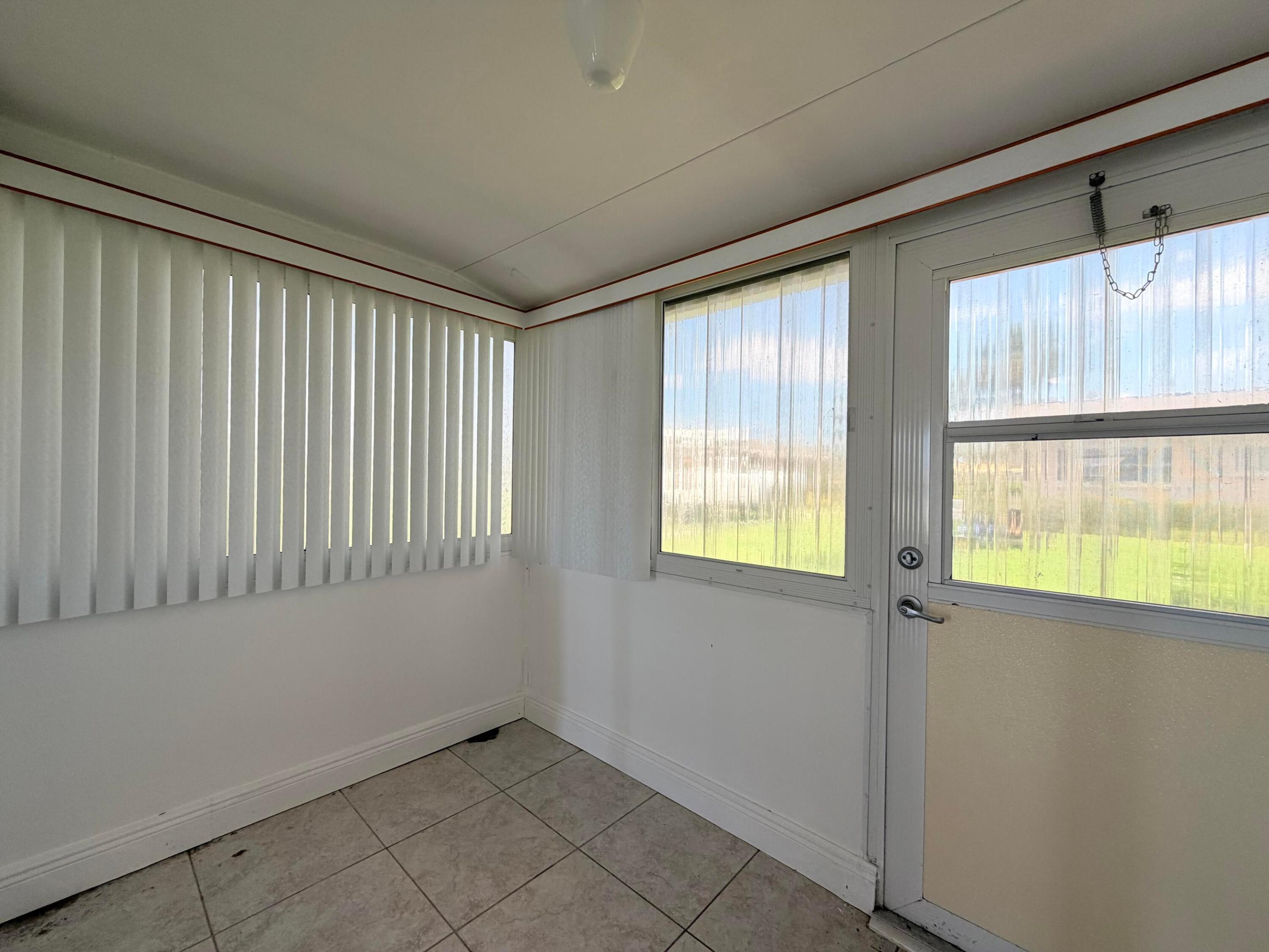 CRESTHAVEN VILLAS CONDO 27 - Residential Lease