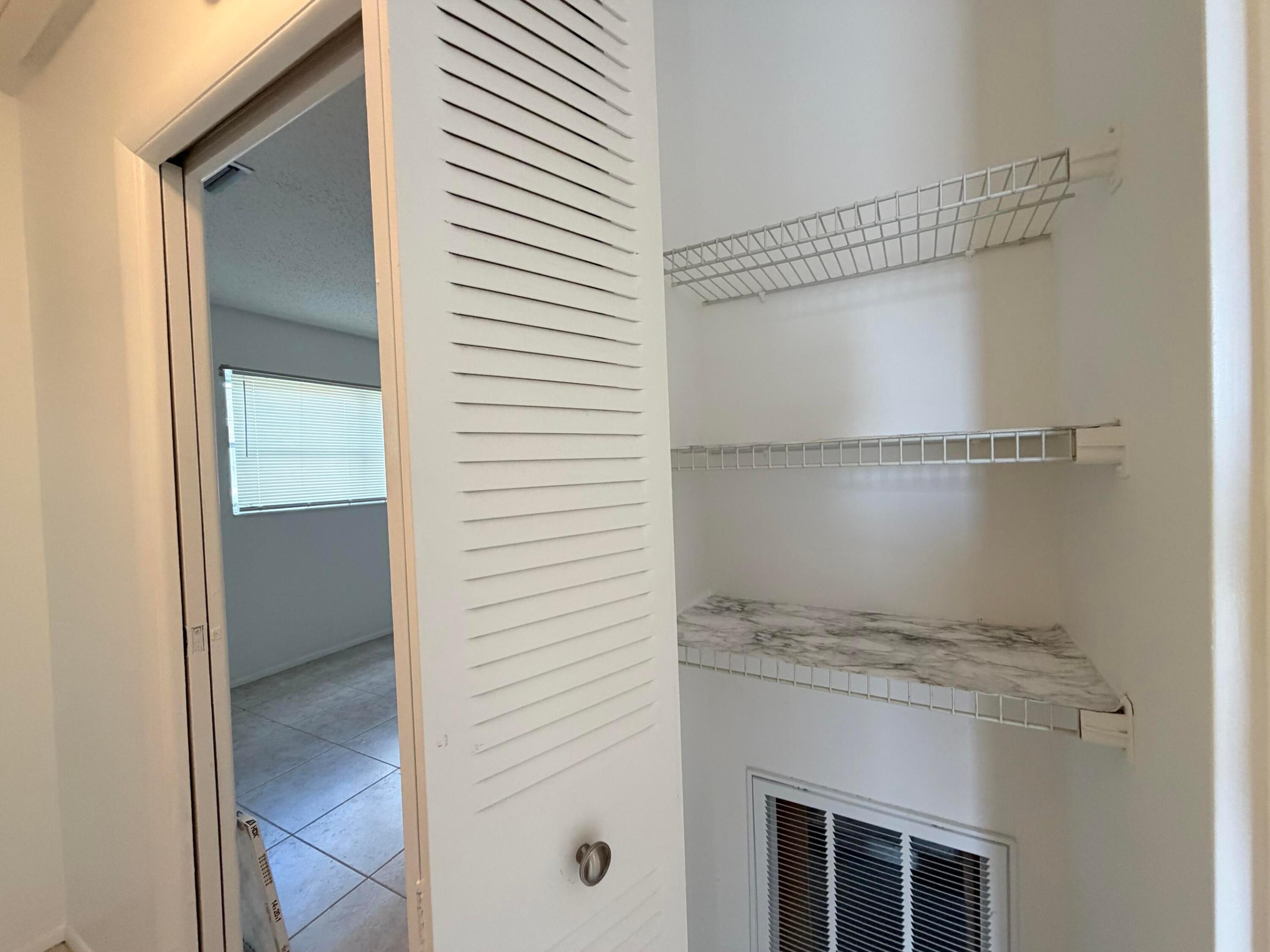 CRESTHAVEN VILLAS CONDO 27 - Residential Lease