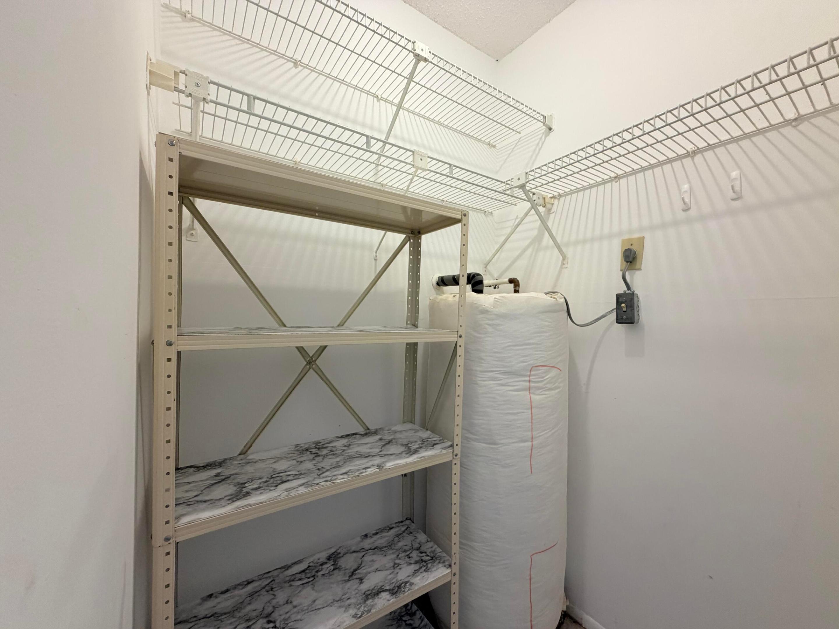 CRESTHAVEN VILLAS CONDO 27 - Residential Lease