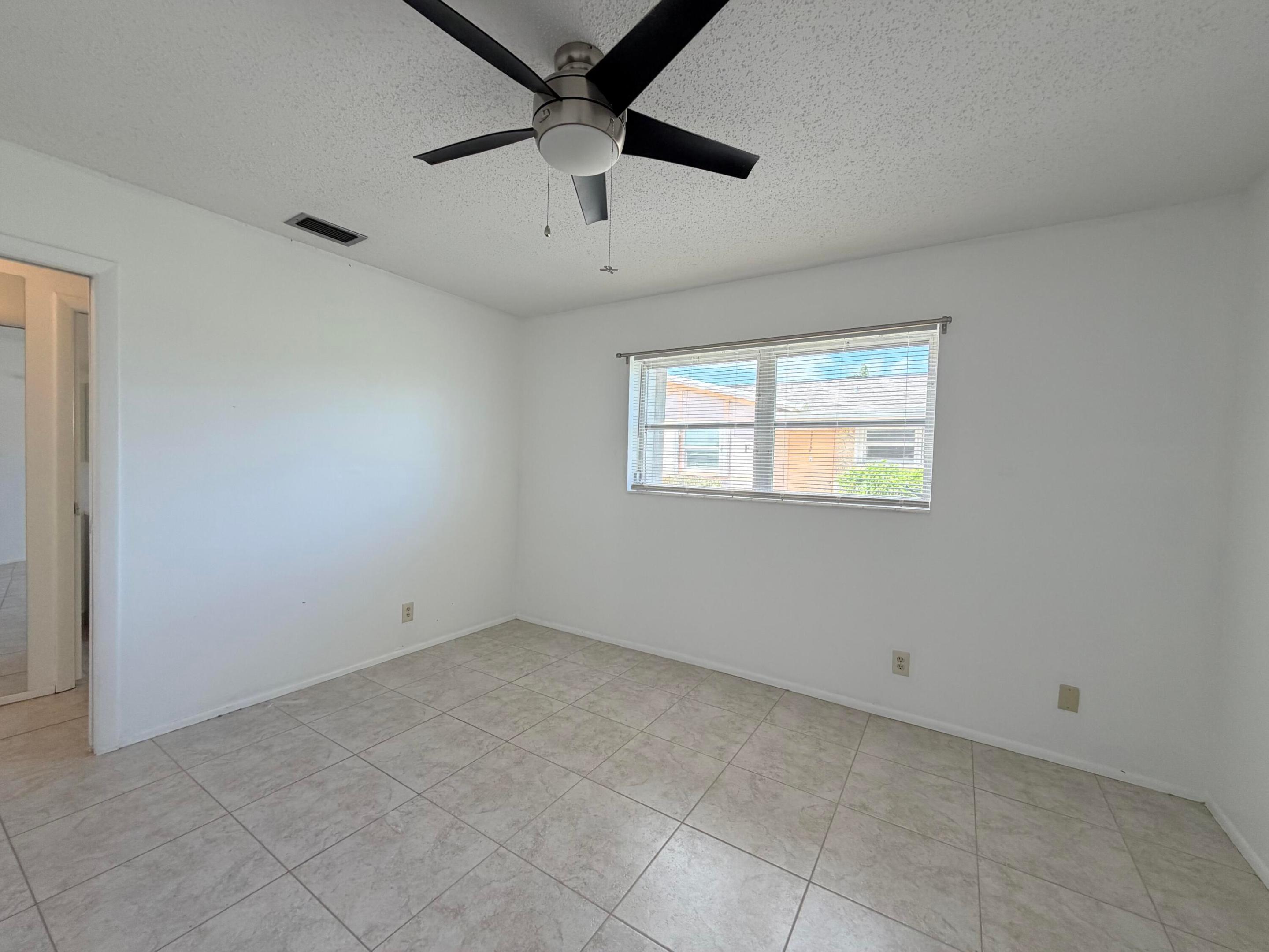 CRESTHAVEN VILLAS CONDO 27 - Residential Lease