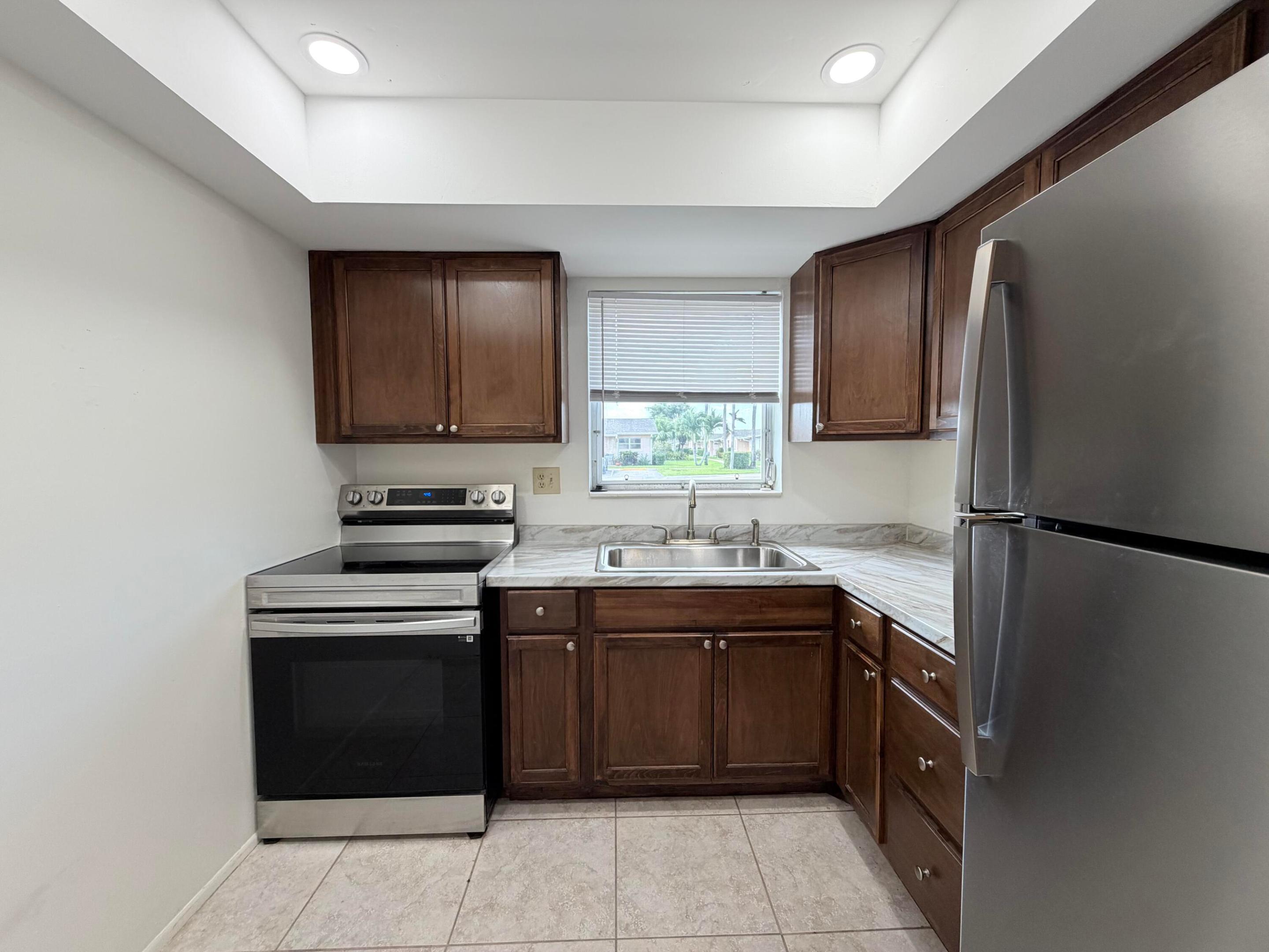 CRESTHAVEN VILLAS CONDO 27 - Residential Lease