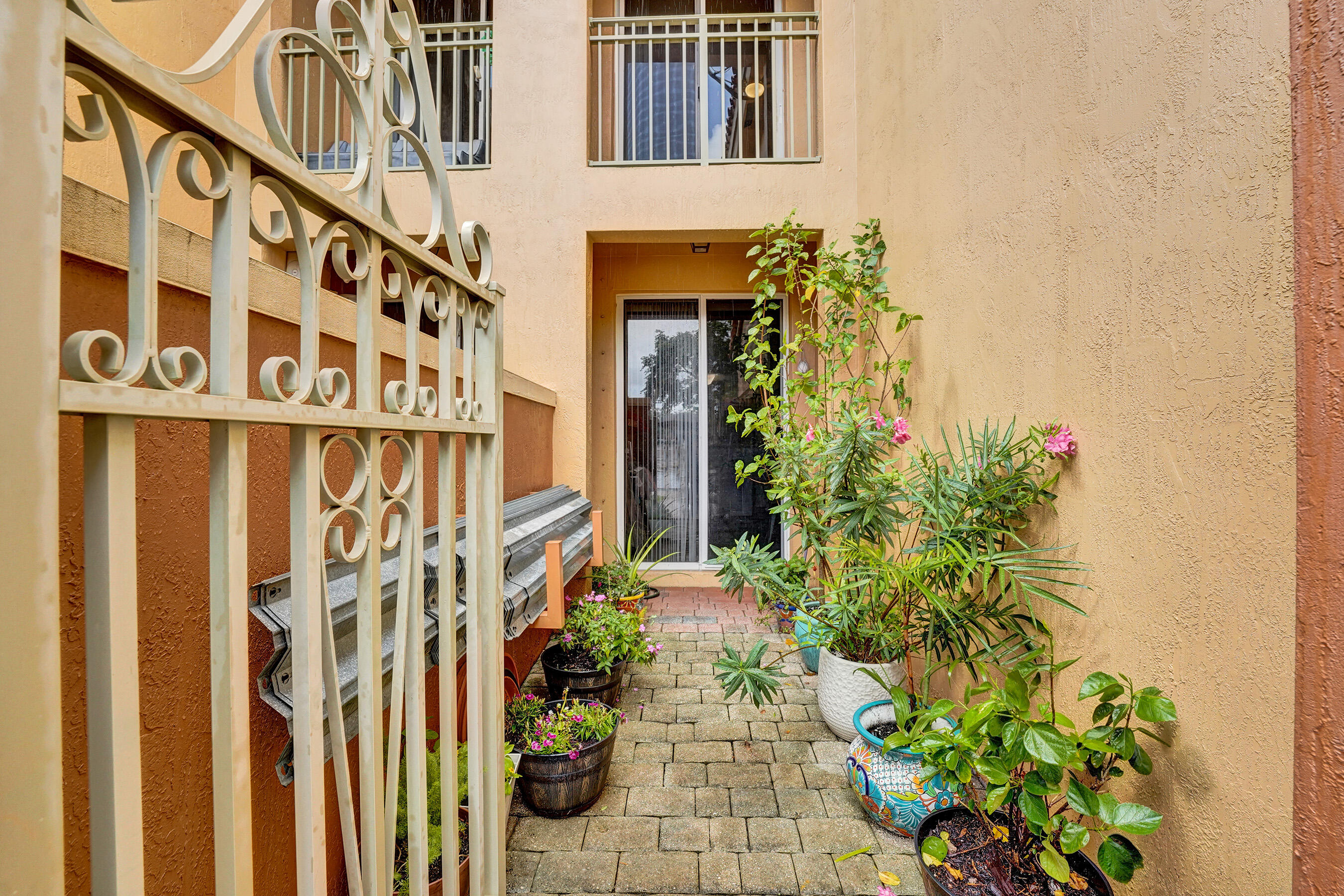 VILLAS AT HARBOR ISLES CONDO - Residential