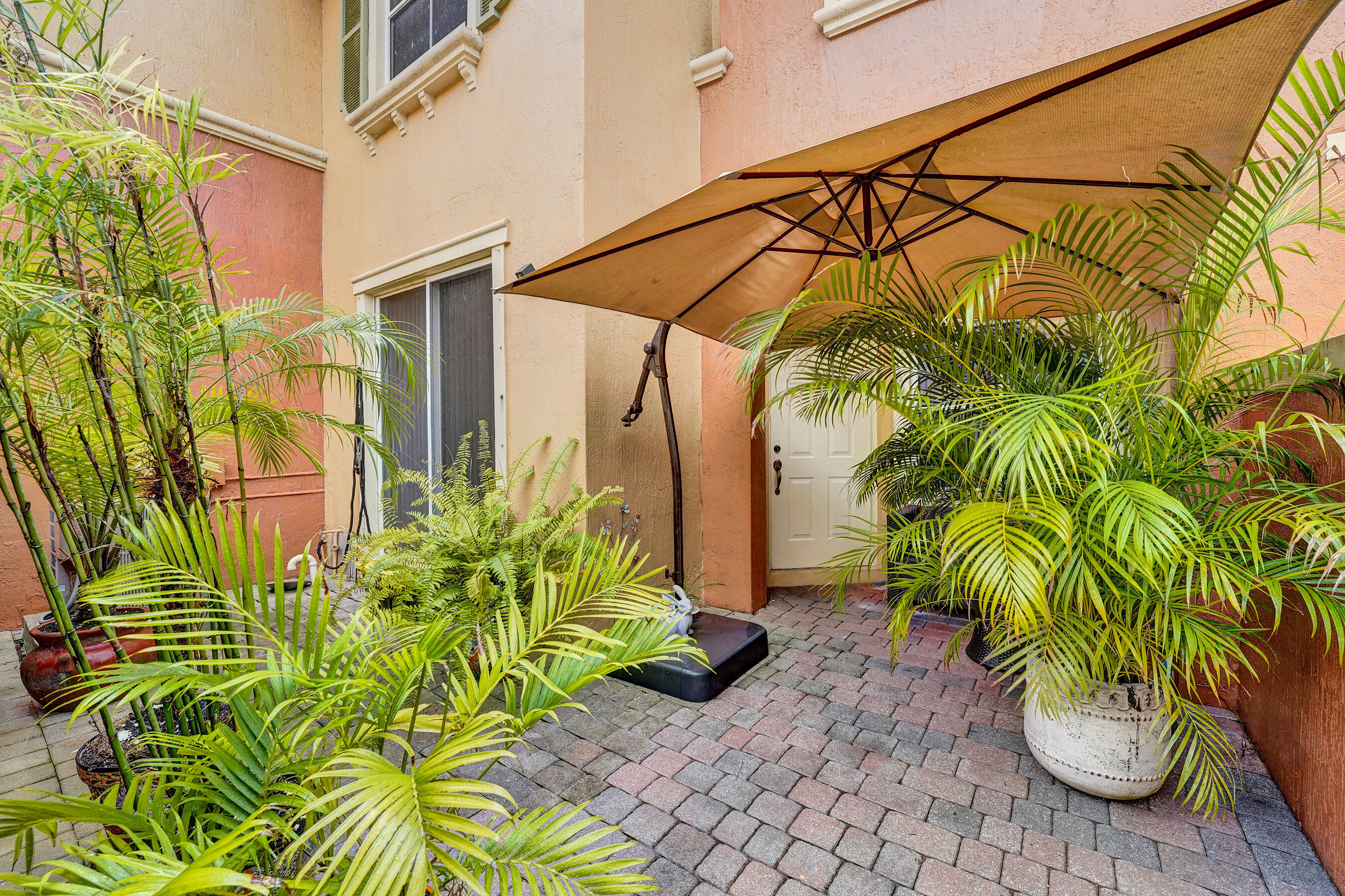 VILLAS AT HARBOR ISLES CONDO - Residential