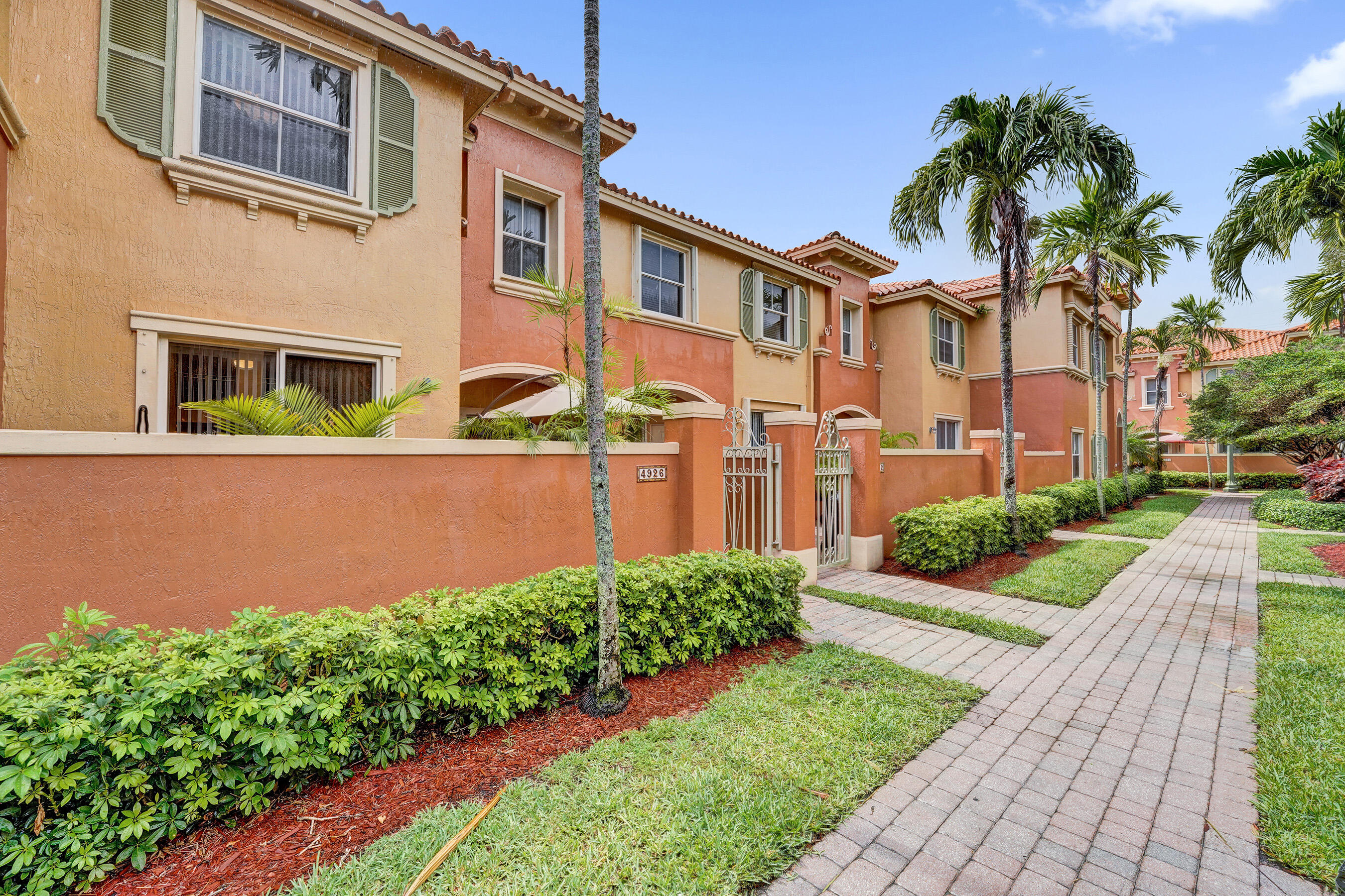 VILLAS AT HARBOR ISLES CONDO - Residential
