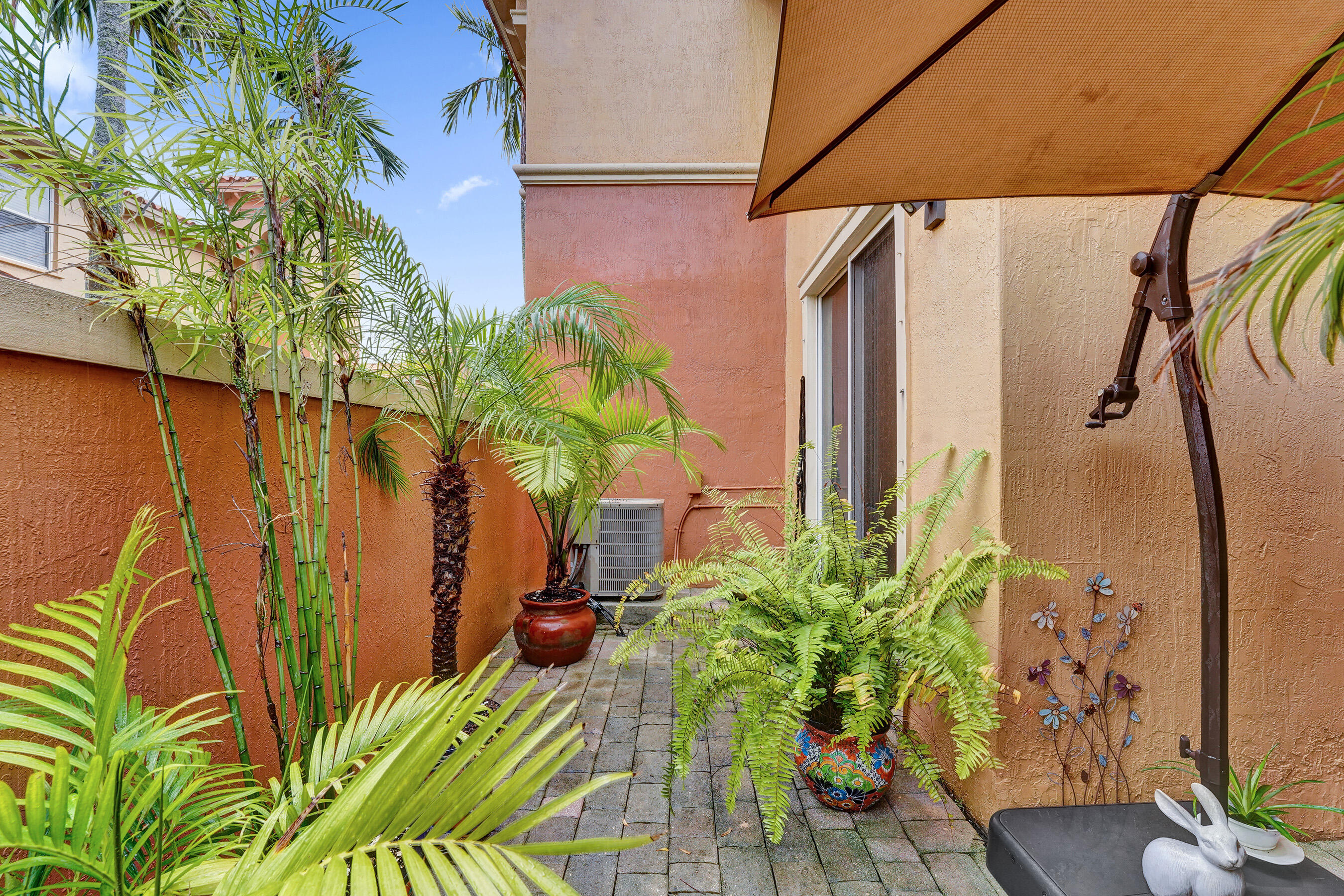VILLAS AT HARBOR ISLES CONDO - Residential