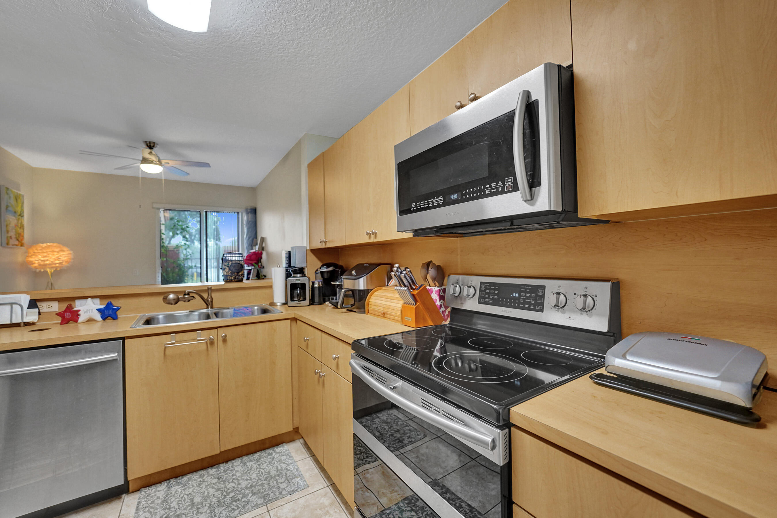 VILLAS AT HARBOR ISLES CONDO - Residential