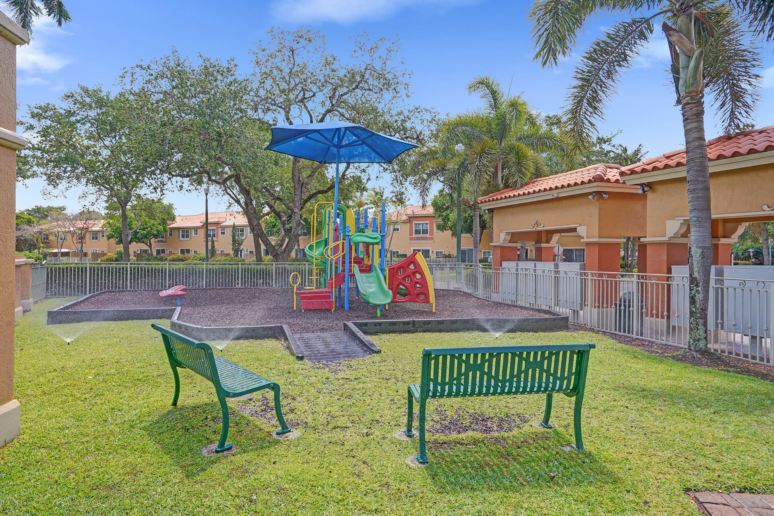 VILLAS AT HARBOR ISLES CONDO - Residential